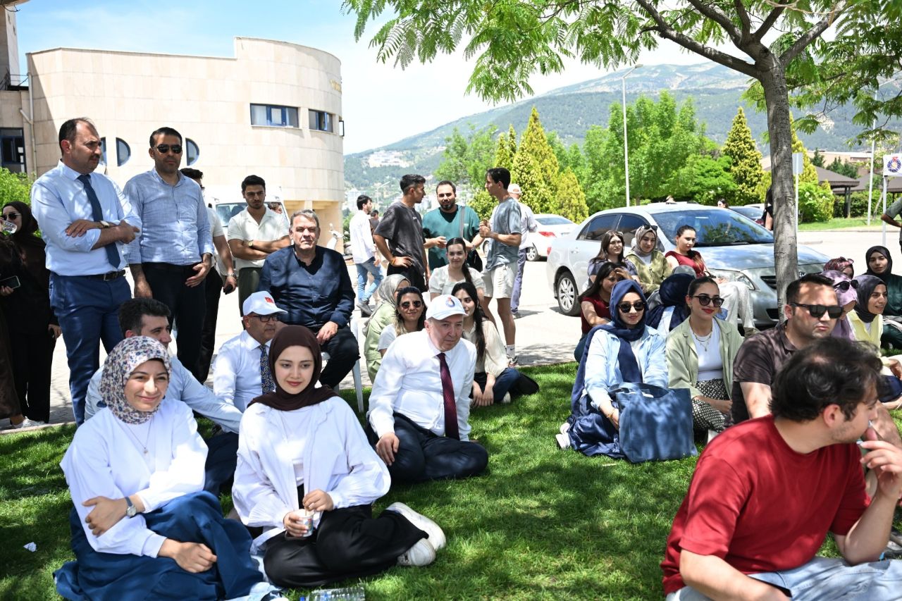 KSÜ’de Bahar Şenlikleri Renkli Anlara Sahne Oldu