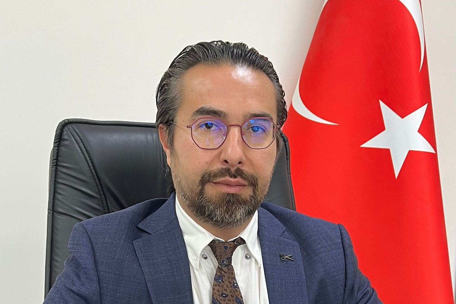 bayramların toplumsal birlik ve beraberliğin güçlenmesine vesile olduğunu belirtti.