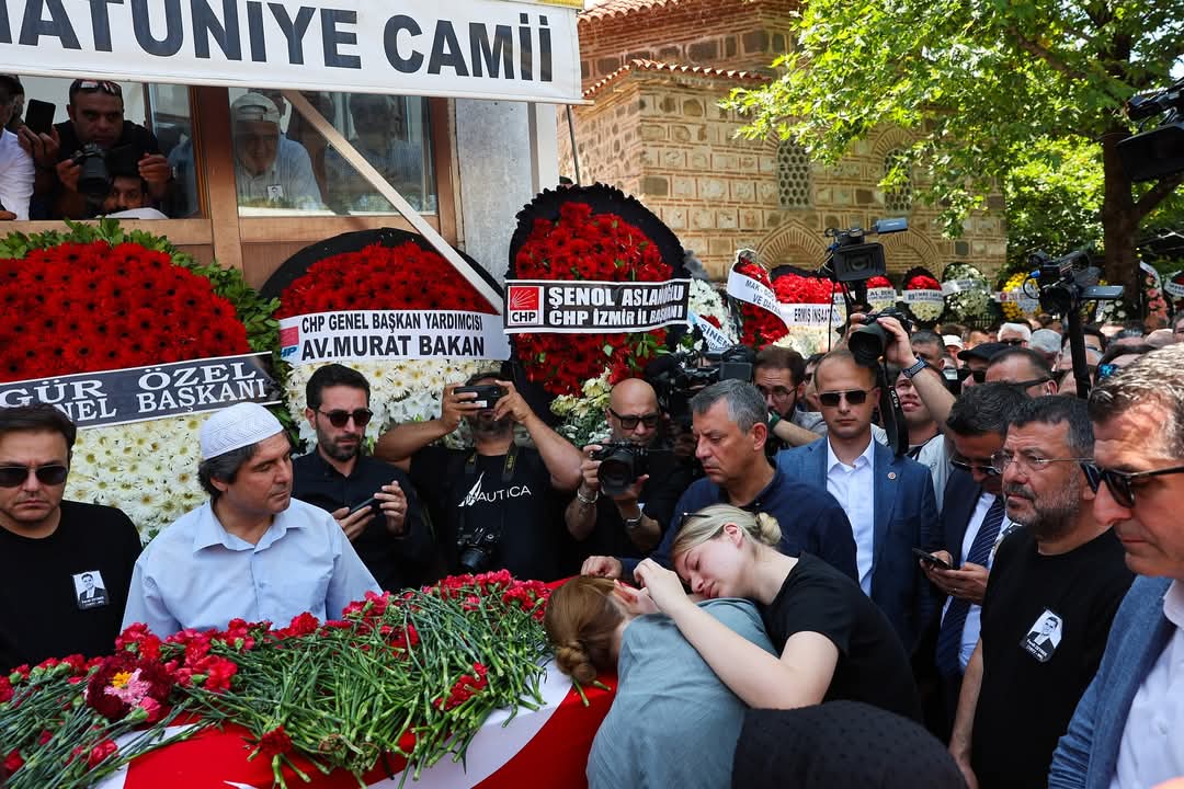 Ferdi Zeyrek Son Yolculuğuna Tekbir Ve Dualarla Uğurlandı