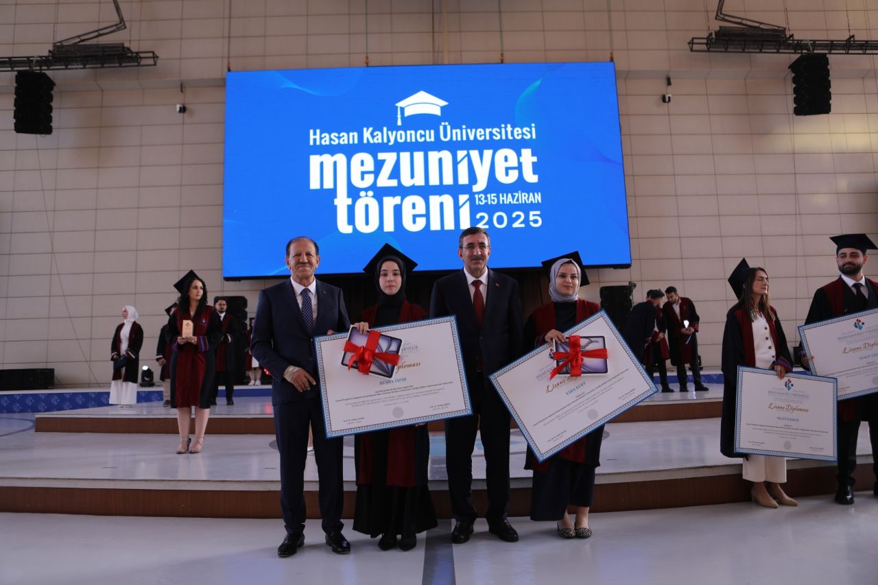 1.657 Öğrencisini Mezun Etmenin Gururunu Yaşadı