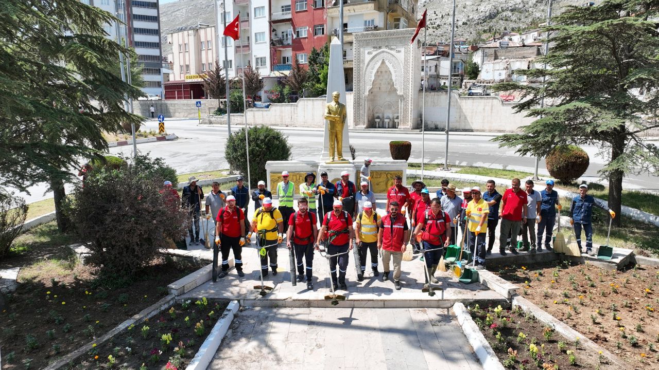 Temizlik Timi Elbistan’da Sahada