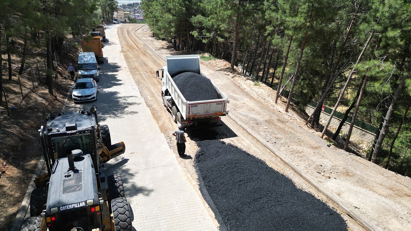 Dulkadiroğlu Belediyesi’nden Pınarbaşı Mahallesinde Asfalt Çalışması