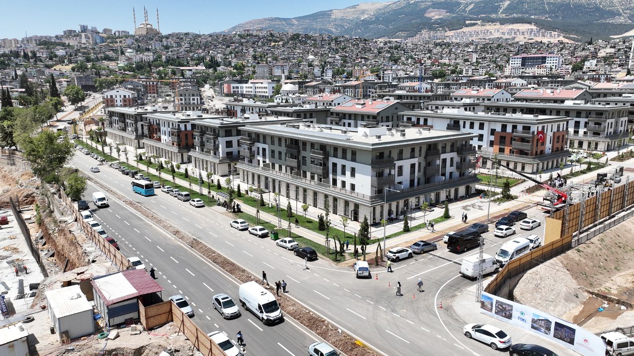 Azerbaycan Mahallesi İki Kardeşi Bekliyor