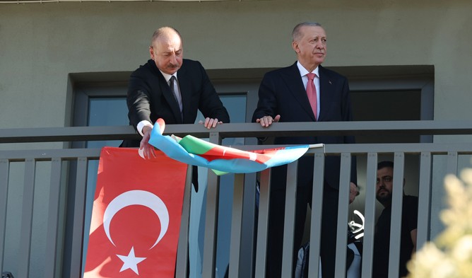 Azerbaycan Cumhurbaşkanı İlham Aliyev, Bayrak Mücadelesi