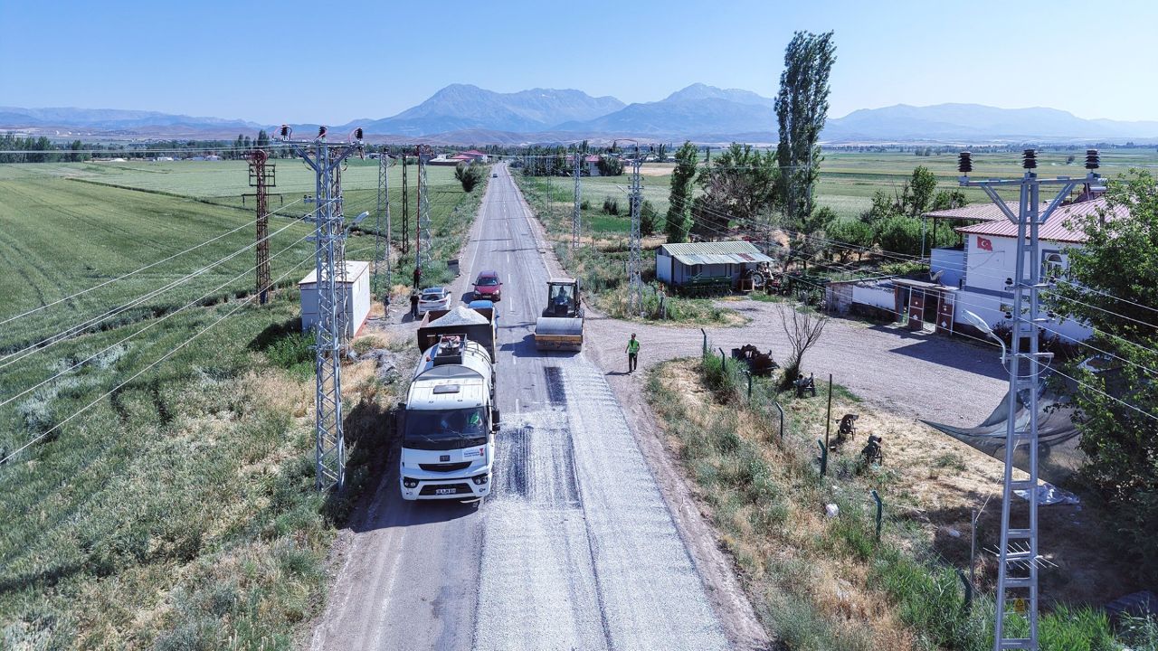 Afşin’de Bir Grup Yolunu Daha Yeniliyor