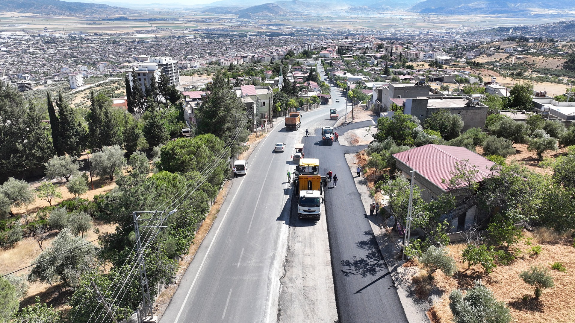 Büğlek Caddesine Bağlanan Yolda Yenileme Çalışmasını Sürdürüyor