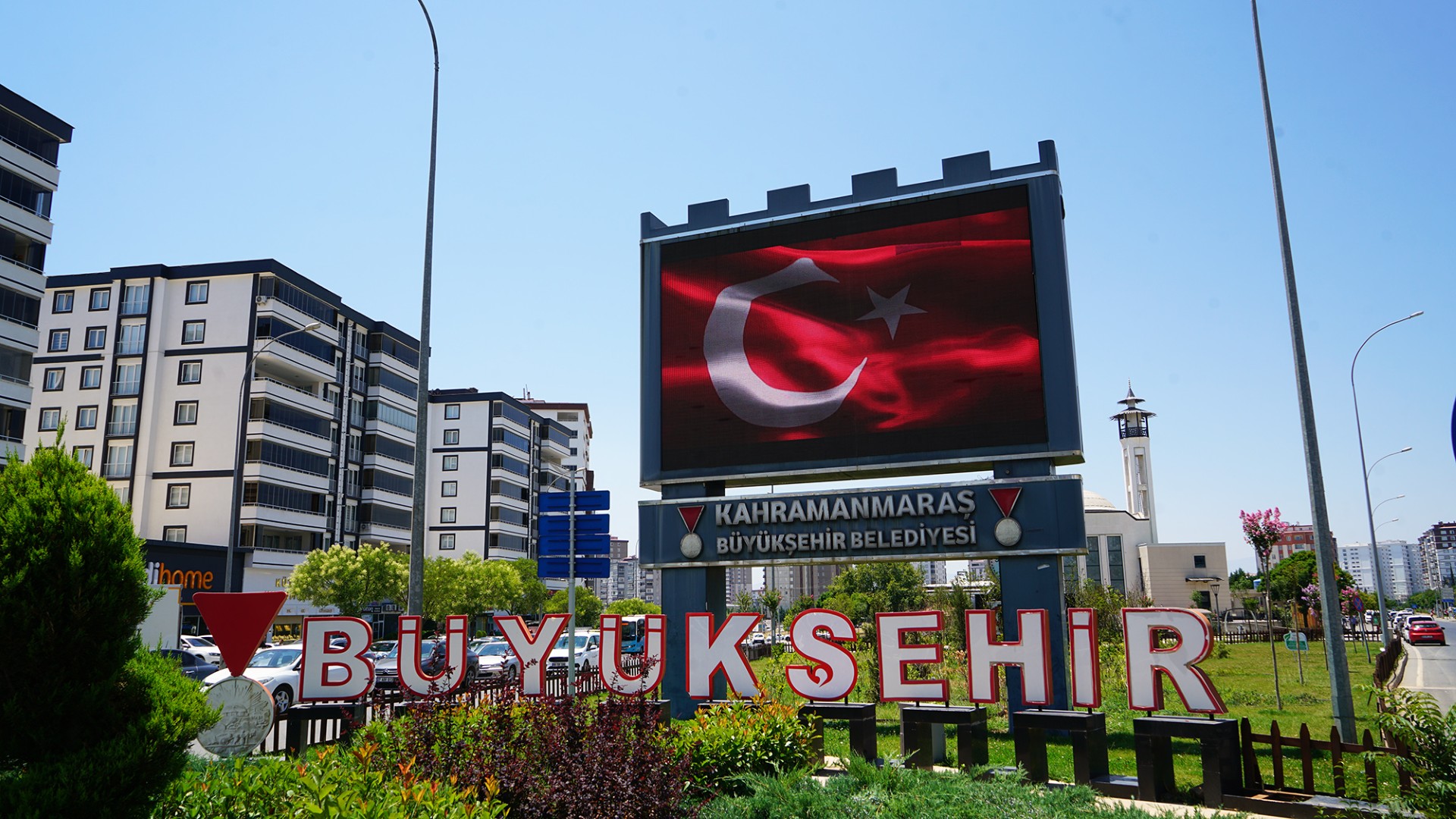 Kahramanmaraş Ay Yıldızla Donandı