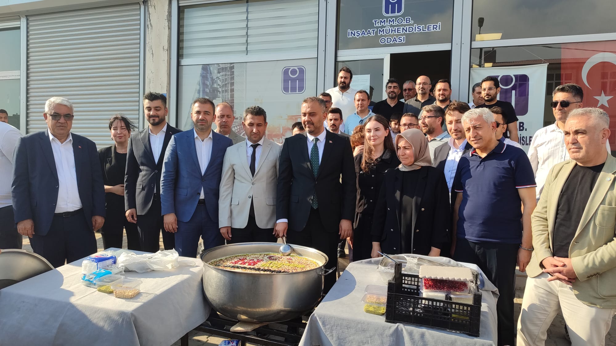 İnşaat Mühendisleri Odası'ndan Aşure İkramı