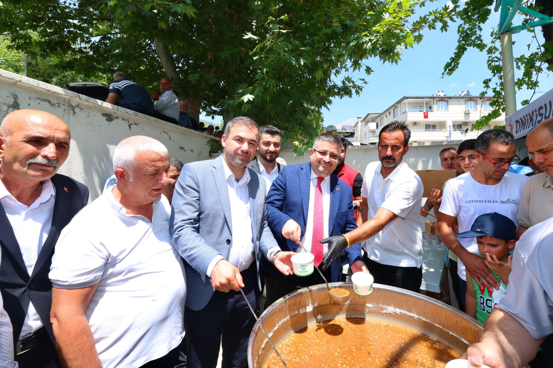 Onikişubat Belediyesi’nden Ilıca’da aşure ikramı