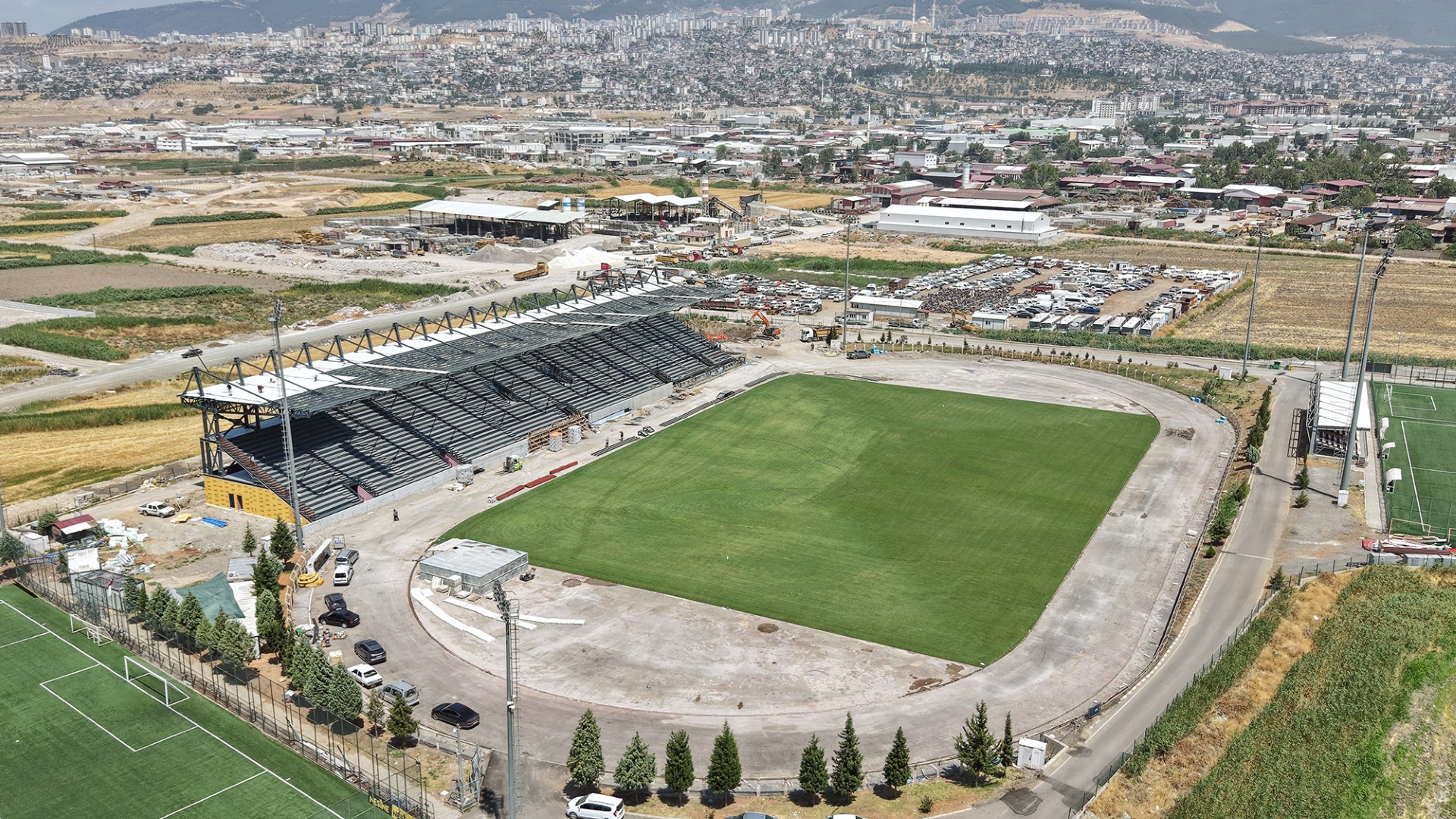 4 Bin Seyirci Kapasiteli Yeni Futbol Sahasında Sona Gelindi