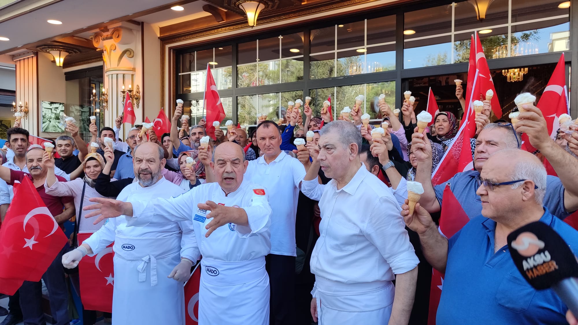 Mehmet Kanbur: Bizim Sevdamız Maraş, Türkiye, Dondurma!