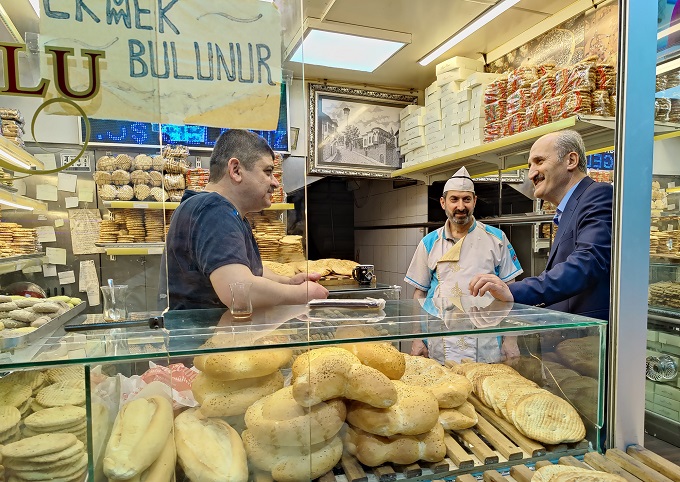 BAŞKAN OKAY BAYRAM ÖNCESİ TRABZON CADDESİ ESNAFINI ZİYARET ETTİ