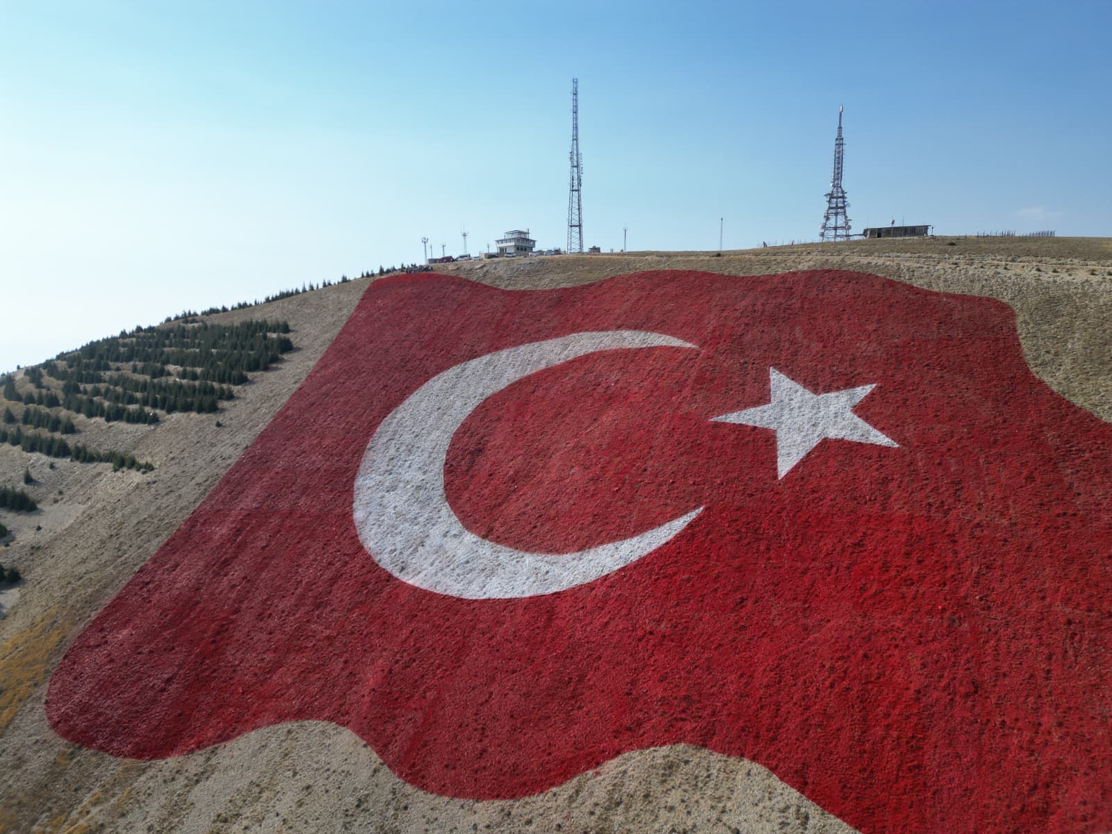 Başkan Toptaş, dünyanın en büyük bayrağını şehit aileleri ve gazilerle tamamladı