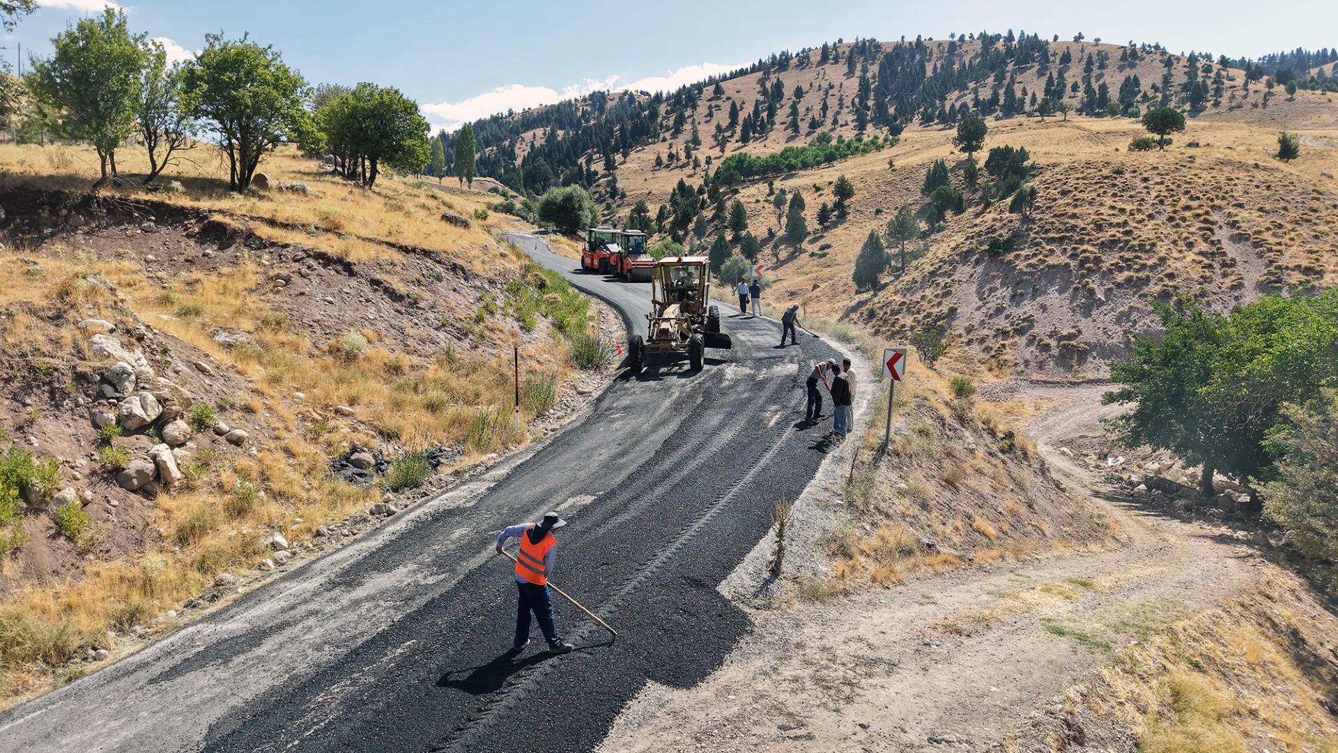 Göksun Kırsalına 12 Milyonluk Yol Yatırımı