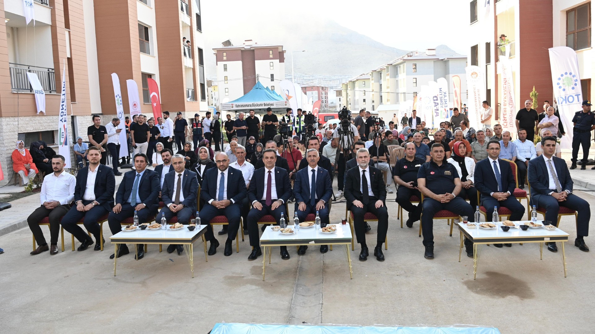 5 Bin 749 Konut ve Köy Evi İle 662 İş Yerini Teslim Ediyoruz