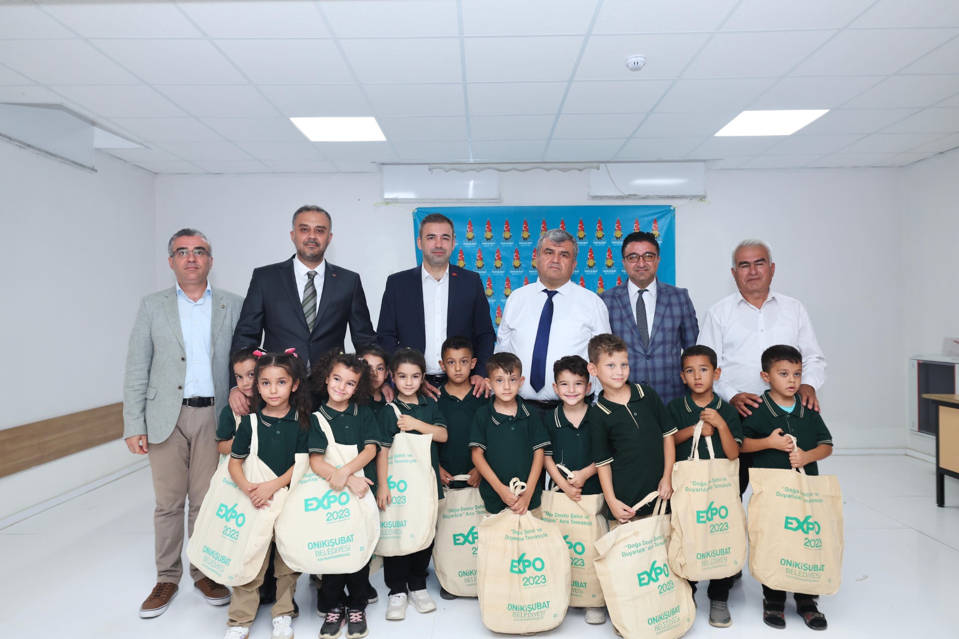 7 bin öğrenciye kırtasiye seti desteği