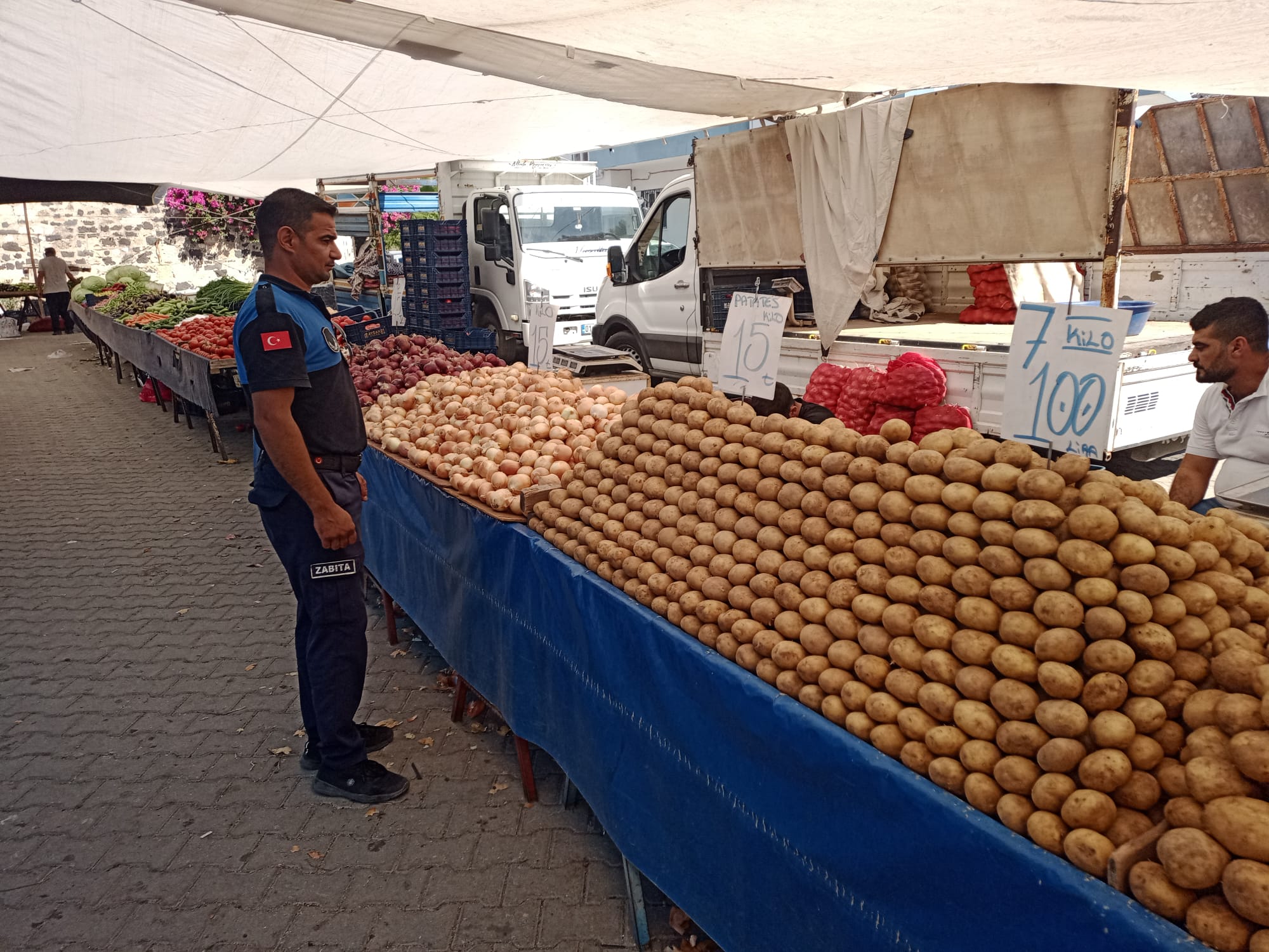 Yumurtalık’ta Pazar yerine denetim ve düzenleme geldi
