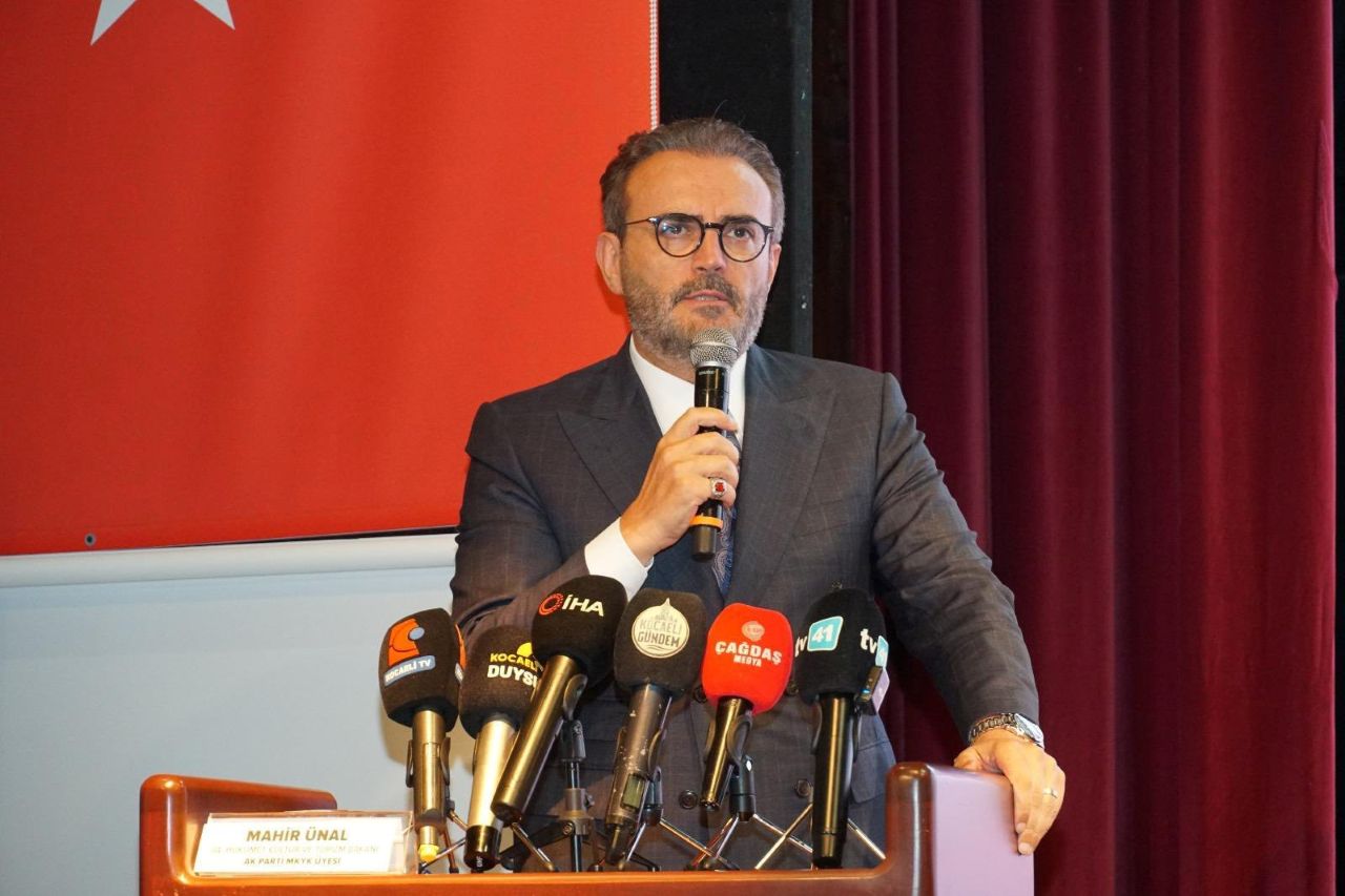 Mahir Ünal: “Hakikate Tutunanların Eserleri Büyük Bir Değer”