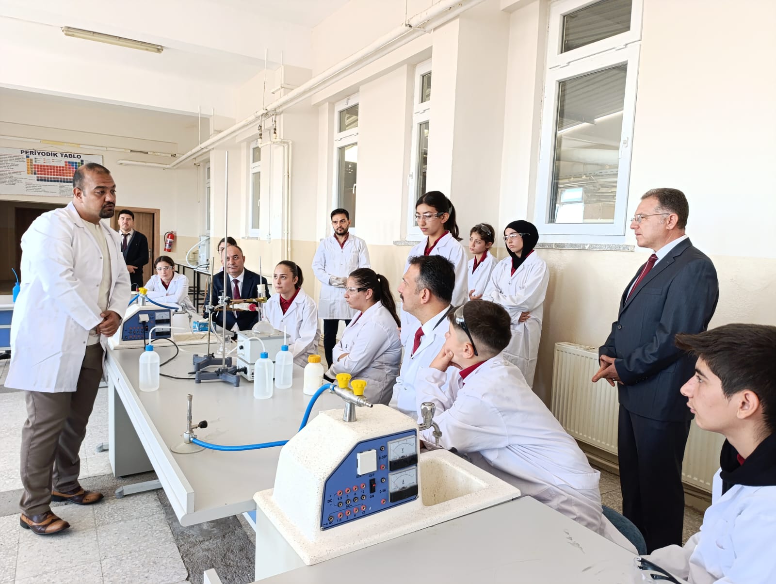 Teknik Anadolu Lisesinde başladı.