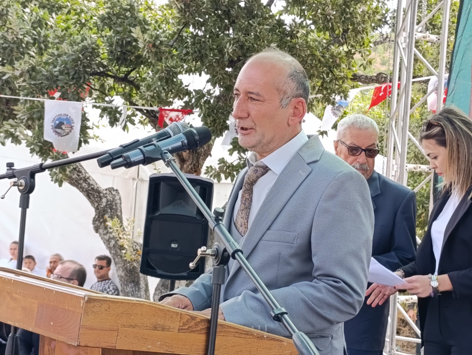 Kula Kenger’de Selvili Dede’yi Anma Etkinliğine Binlerce Kişi Katıldı