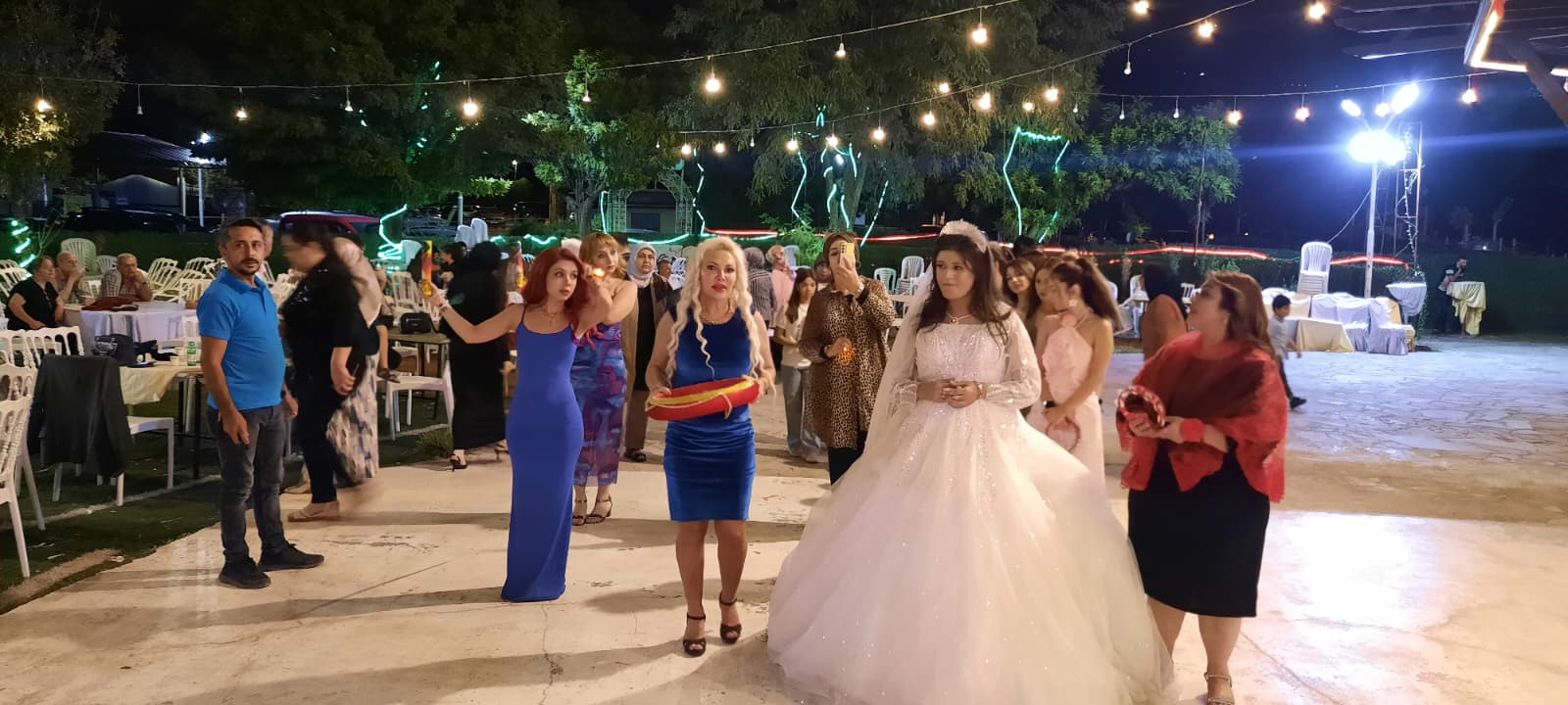 Mavi Kadınlar Derneği’nden Zihinsel Engelli Ayşenur’a Anlamlı Düğün