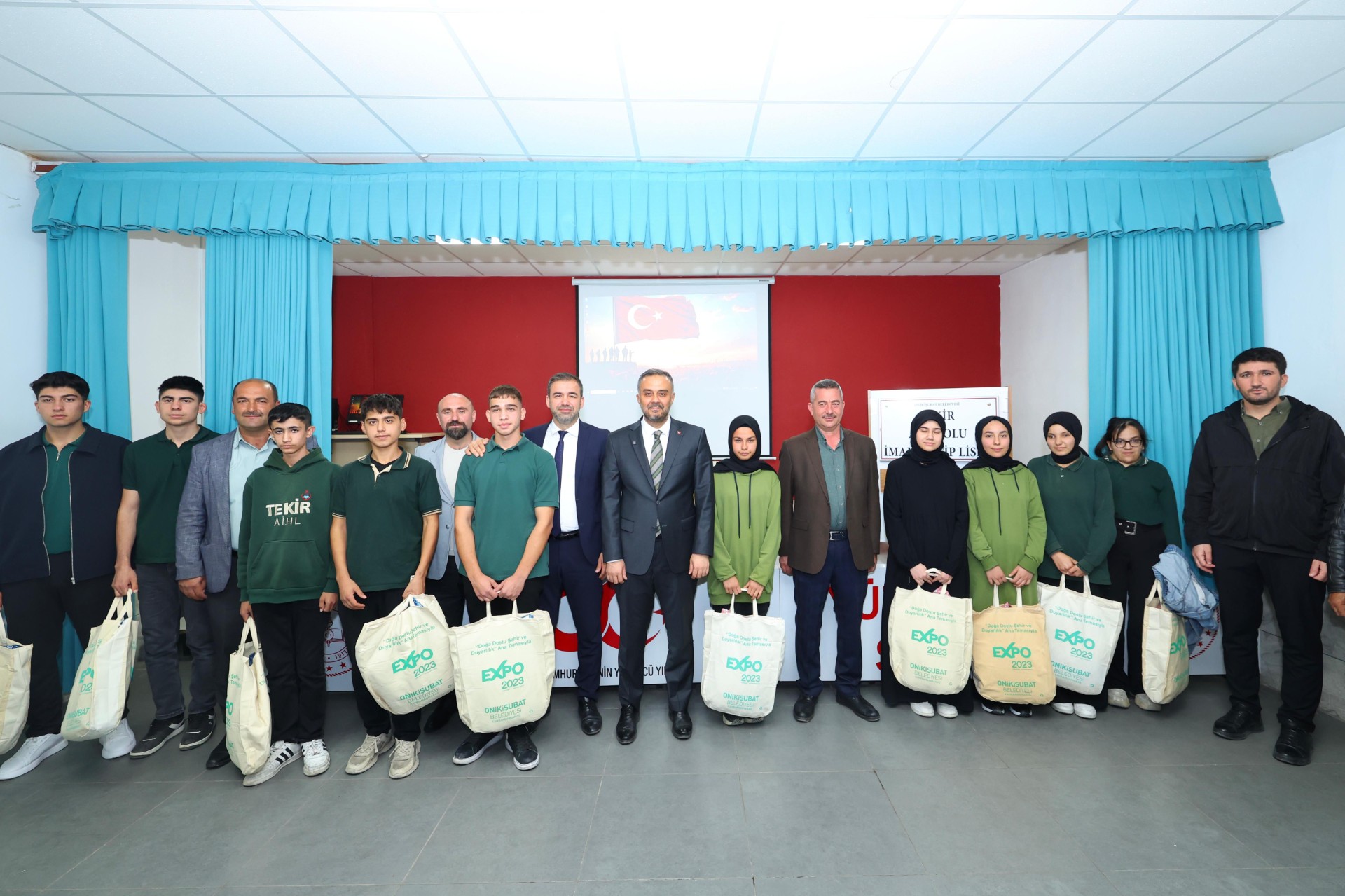 ‘Gönülleri Giydiriyoruz’ Projesi