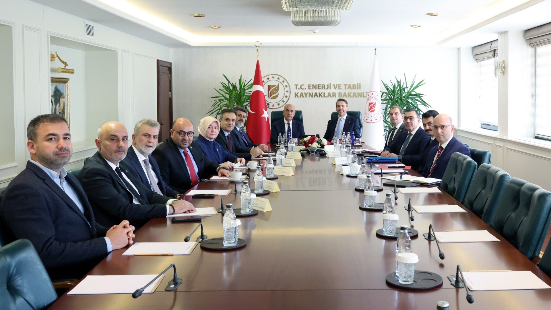 Kahramanmaraş Heyetinden Enerji Bakanı Bayraktar’a Ziyaret