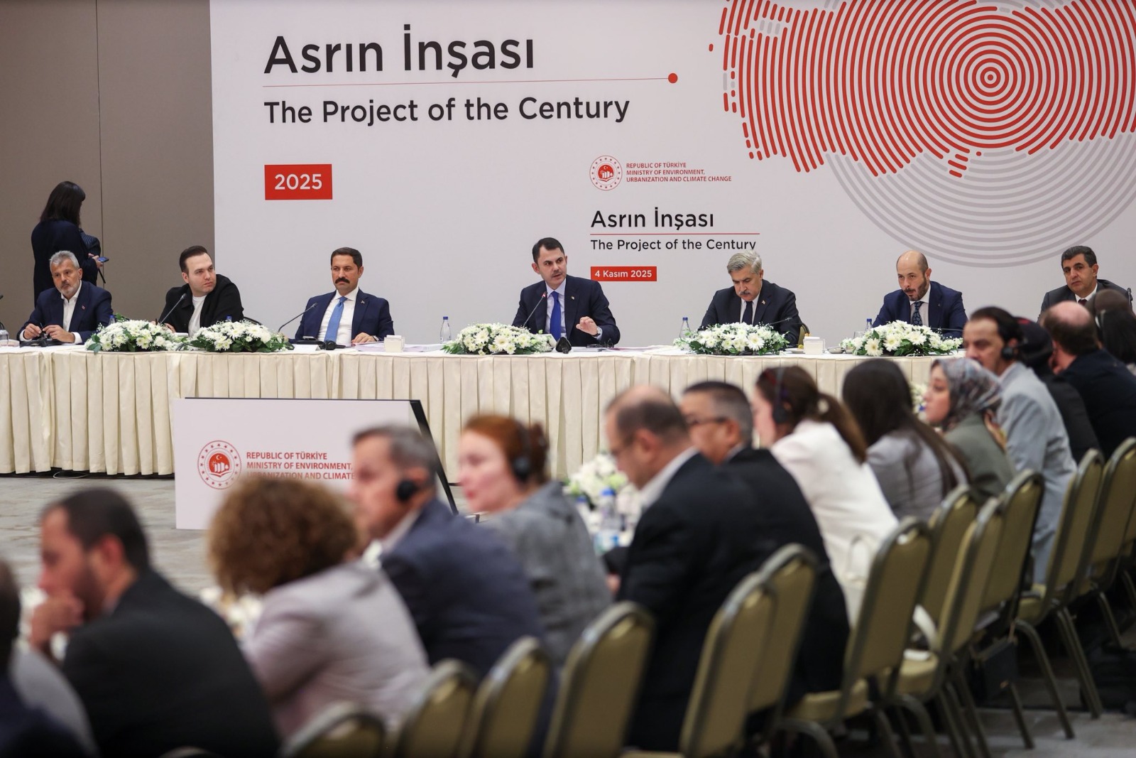 Dünya Asrın İnşasına şaştı kaldı