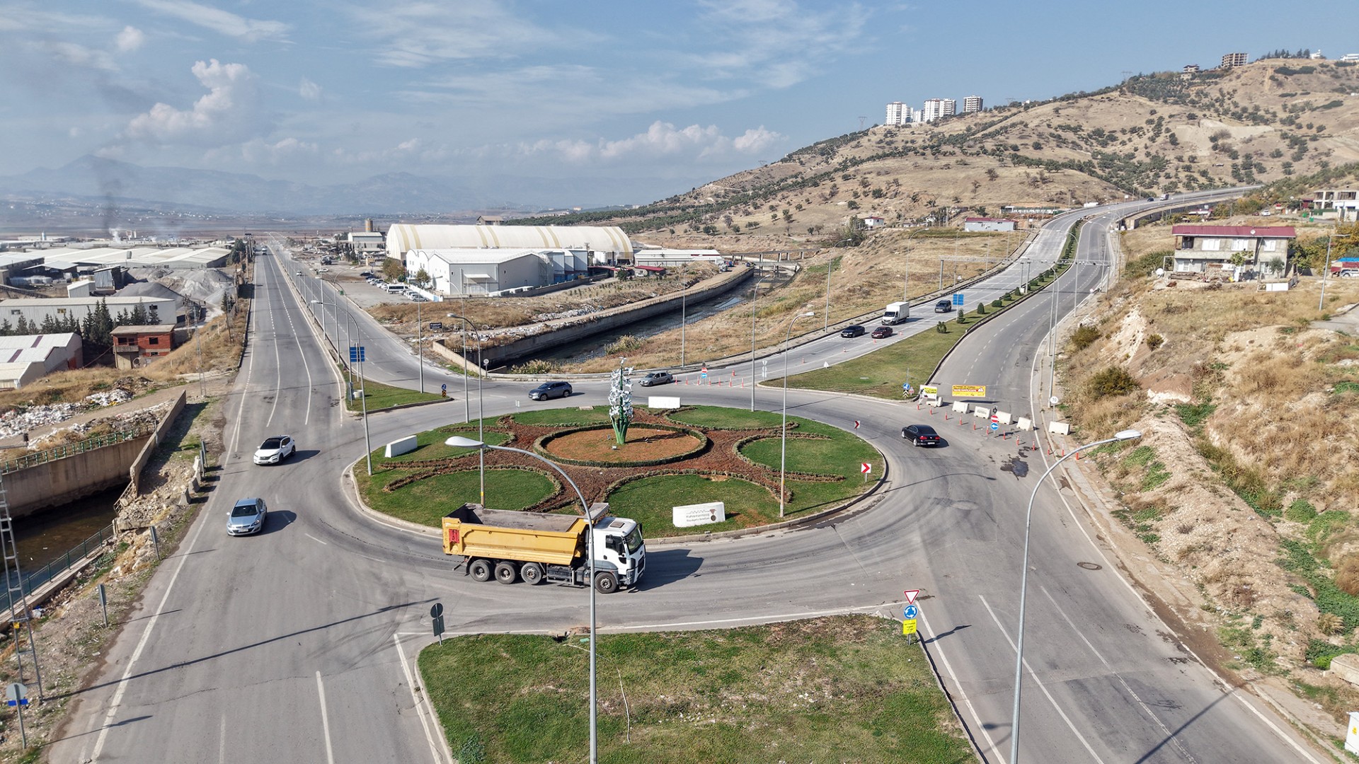 Sümbüllü Yolu Kapalı