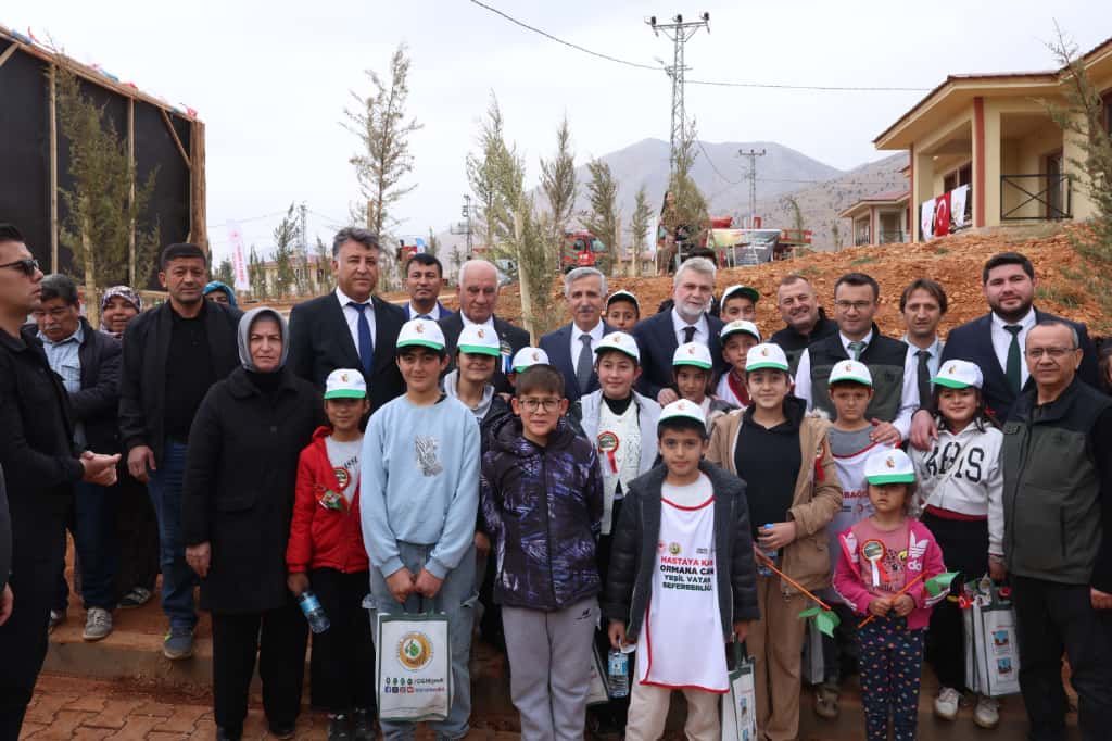 8 Bin Fidan Toprakla Buluştu