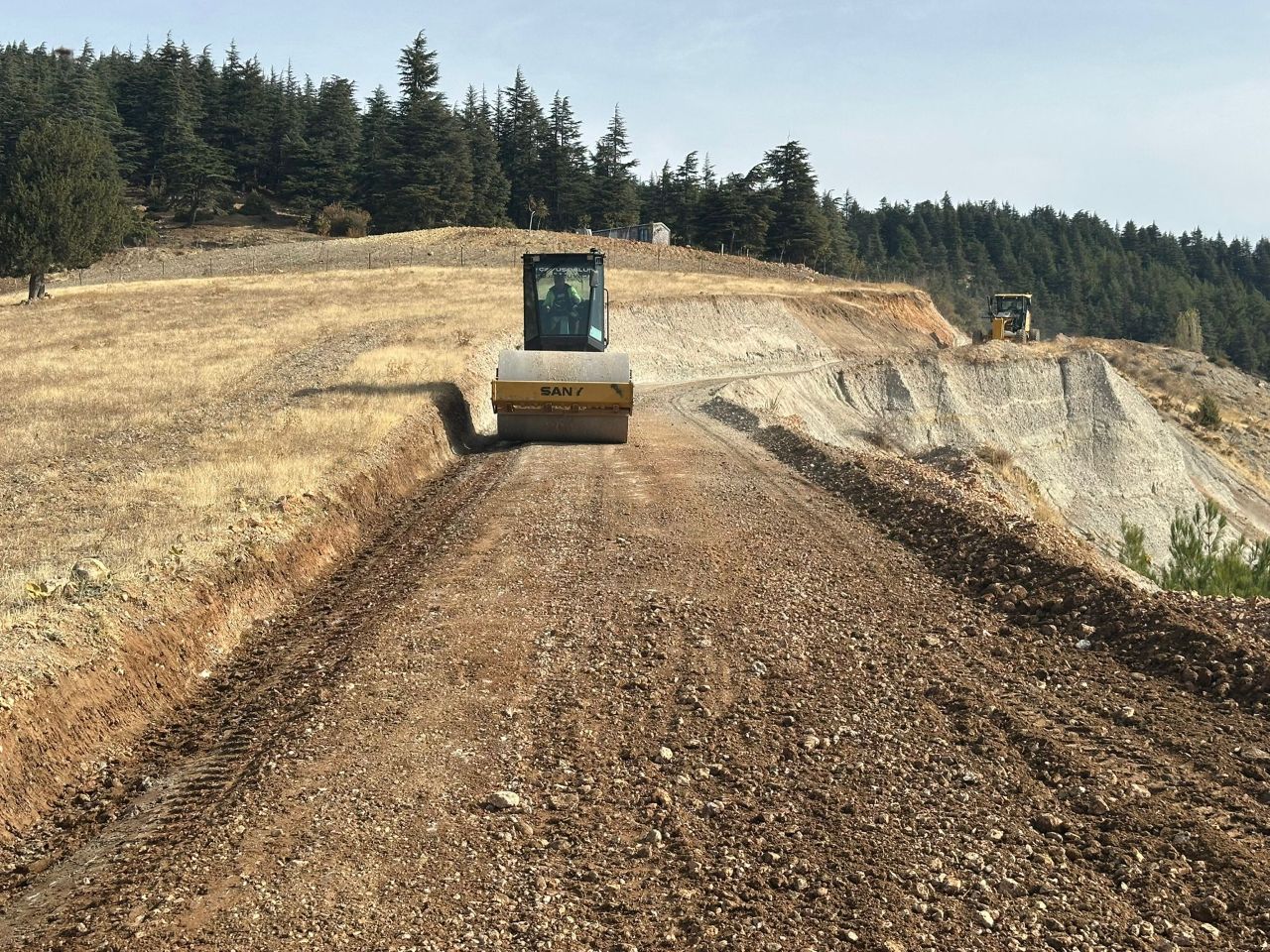 Kazanlıpınar’da Sathi Kaplama Öncesi Zemin İyileştirme Çalışmaları Sürüyor