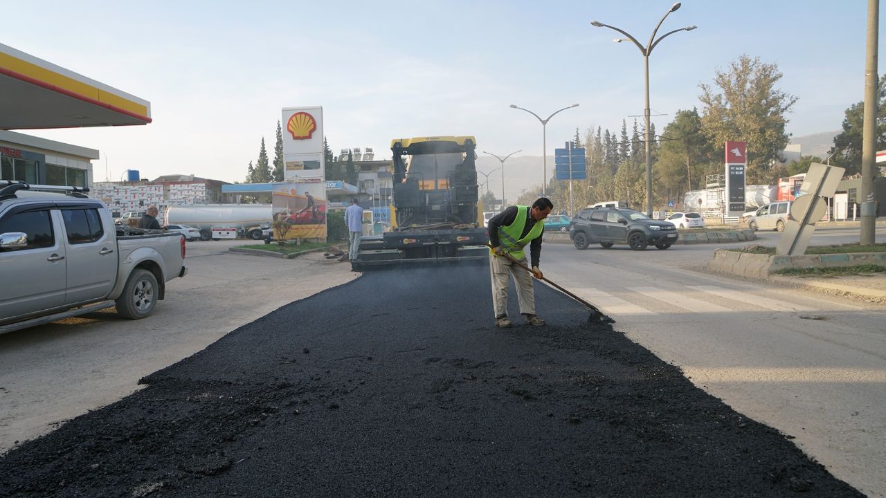 Asfalt Onarım Ekibi, Çalışmalarına Yeni Bir Nokta Daha Ekledi