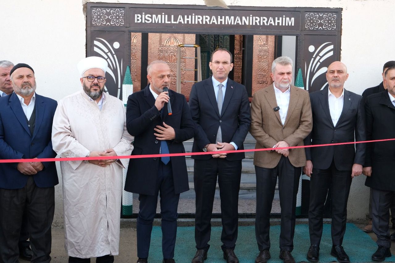 Afşin’de Yeniden İnşa Edilen Hüyüklü Camii Dualarla Açıldı