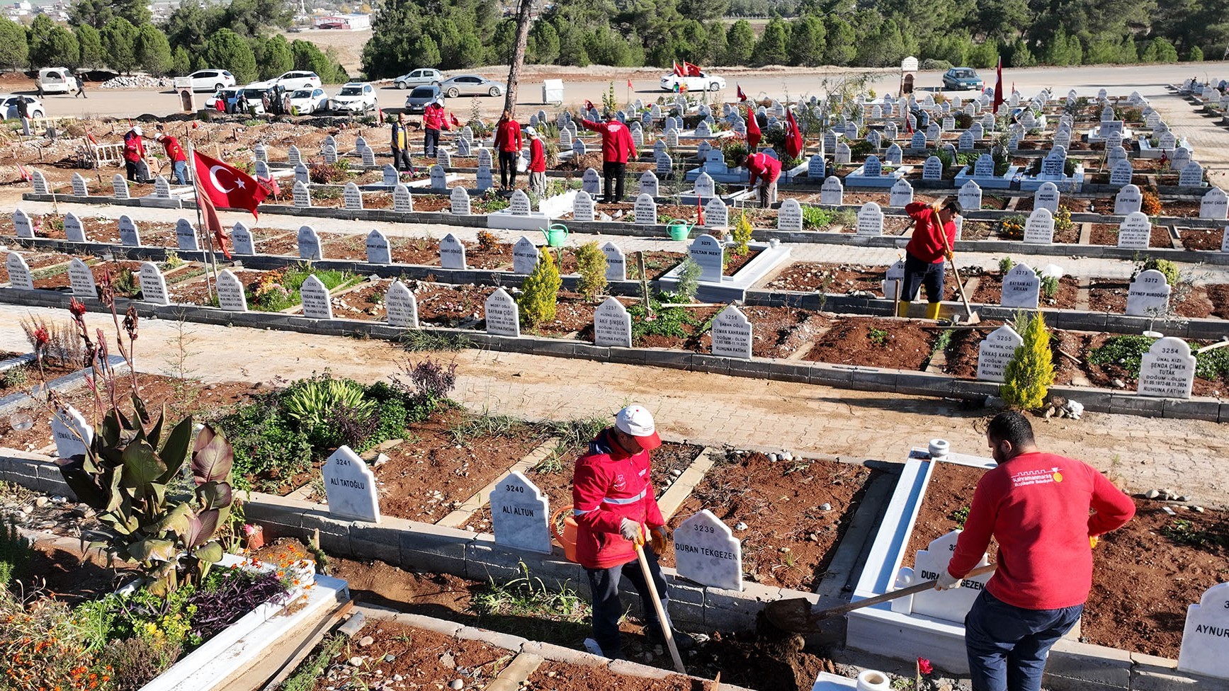 Mezarlıklarda Bakım ve Düzenleme Çalışmalarını Takdir Topladı