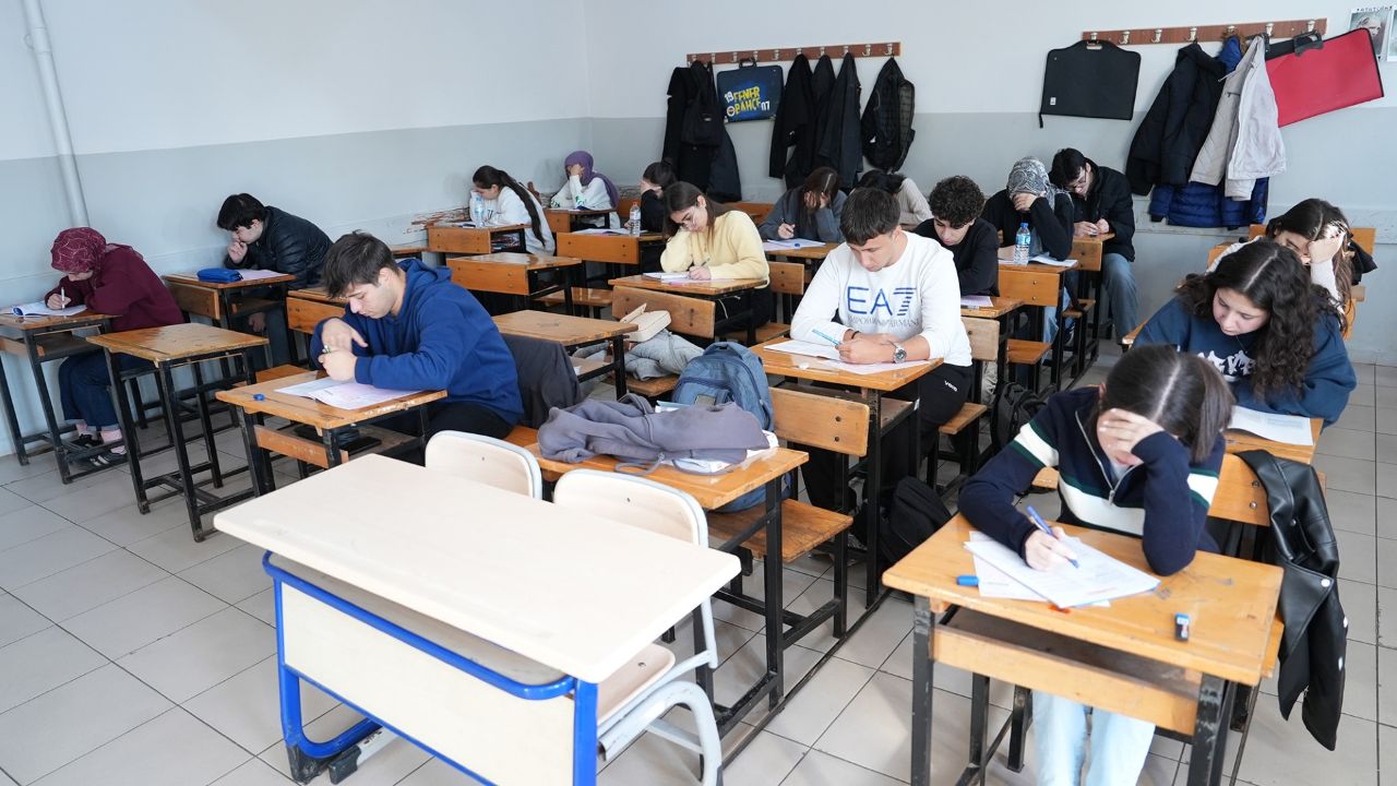 Gençleri Sınav Maratonuna Hazırlıyor