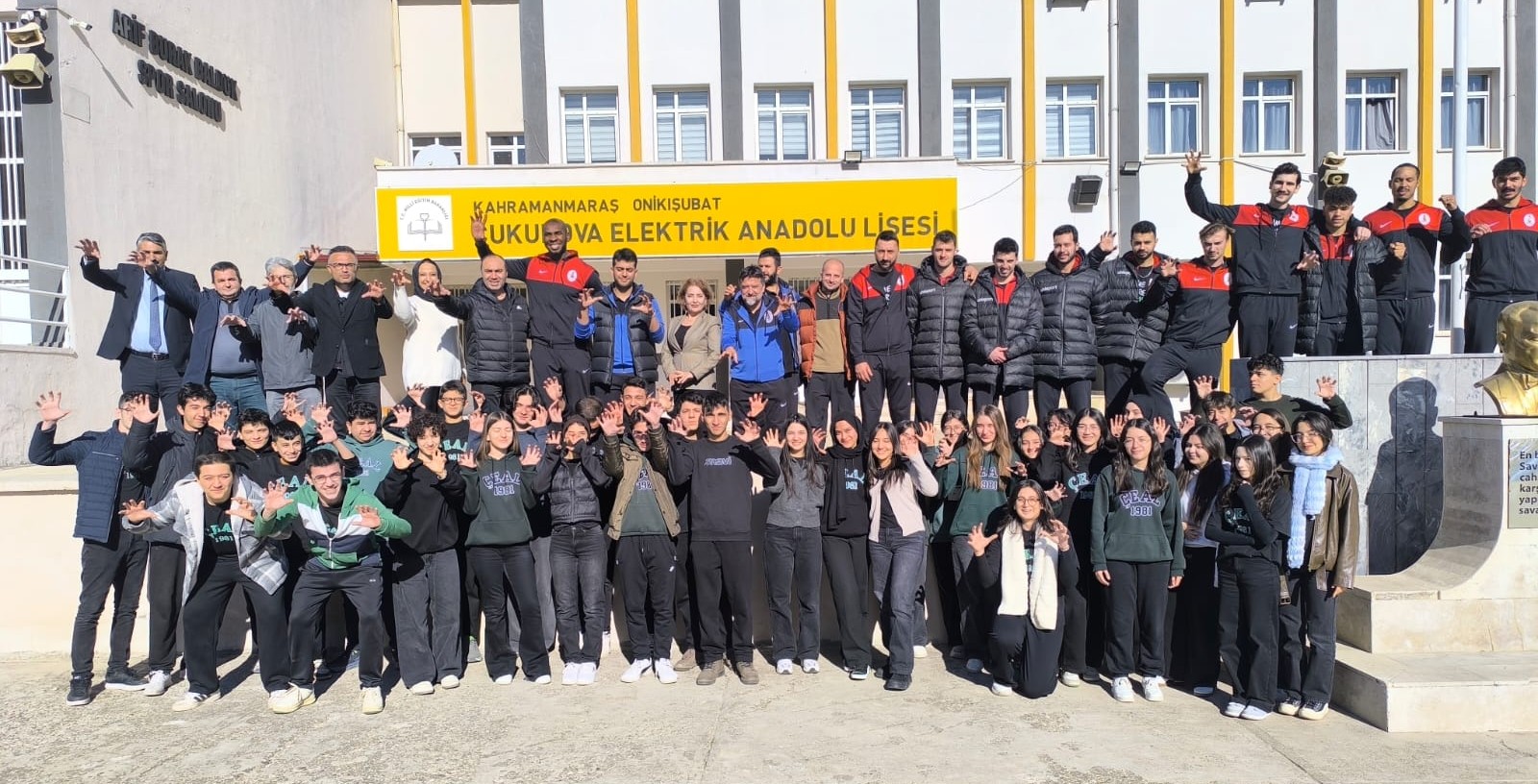 Onikişubat Belediyespor’un voleybolcuları