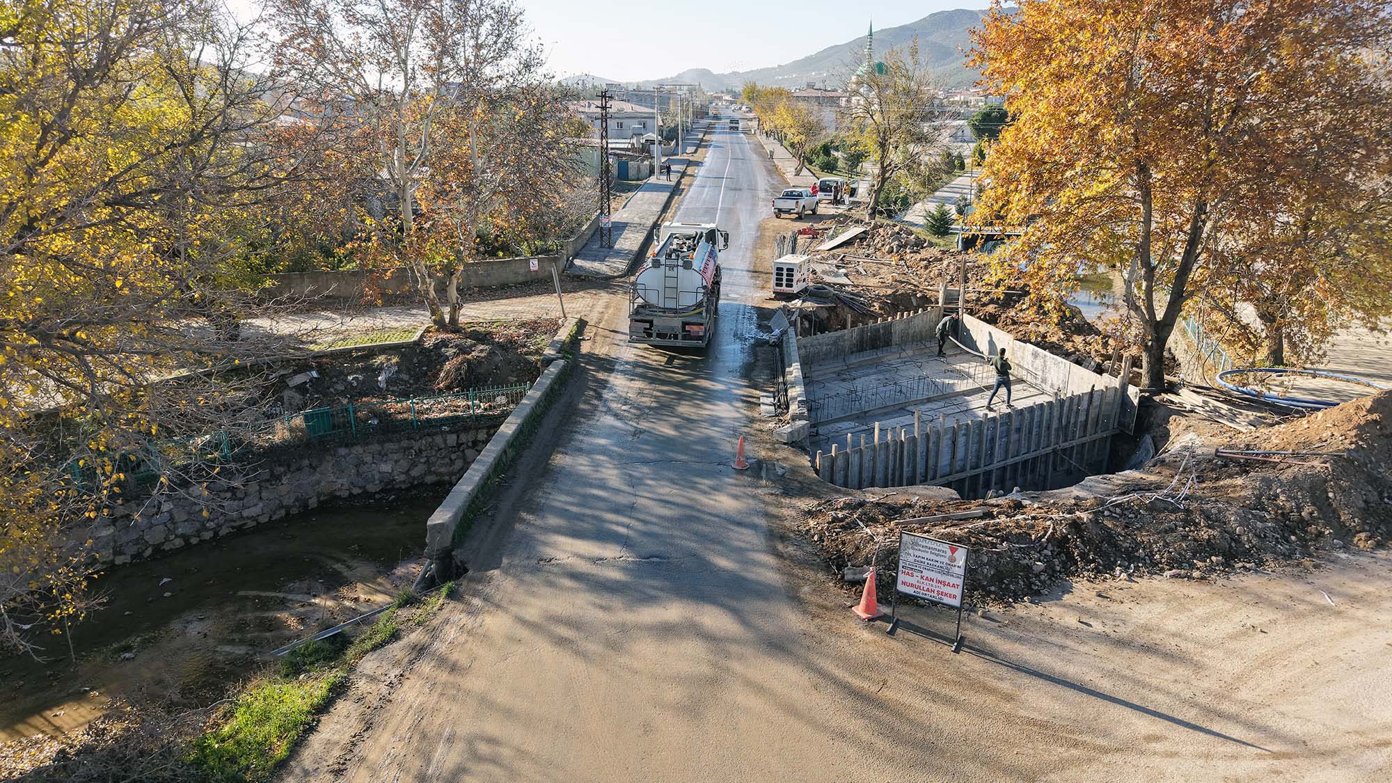 Türkoğlu Şekeroba’da  Köprü