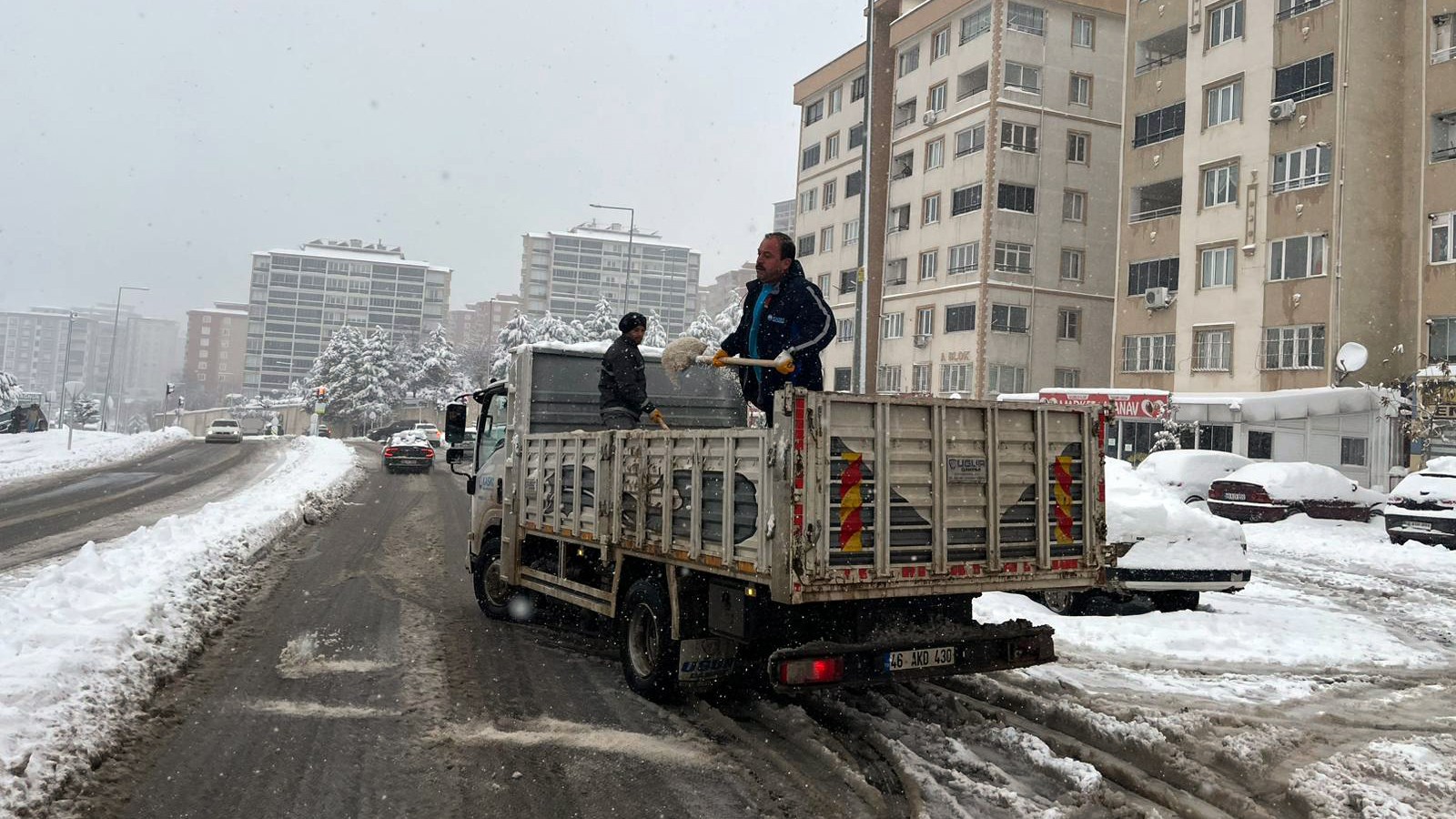 53 Araçla Karla Mücadeleye Destek