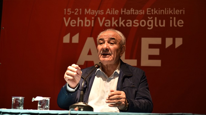 YAZAR VAKKASOĞLU AİLENİN ÖNEMİNİ ANLATTI