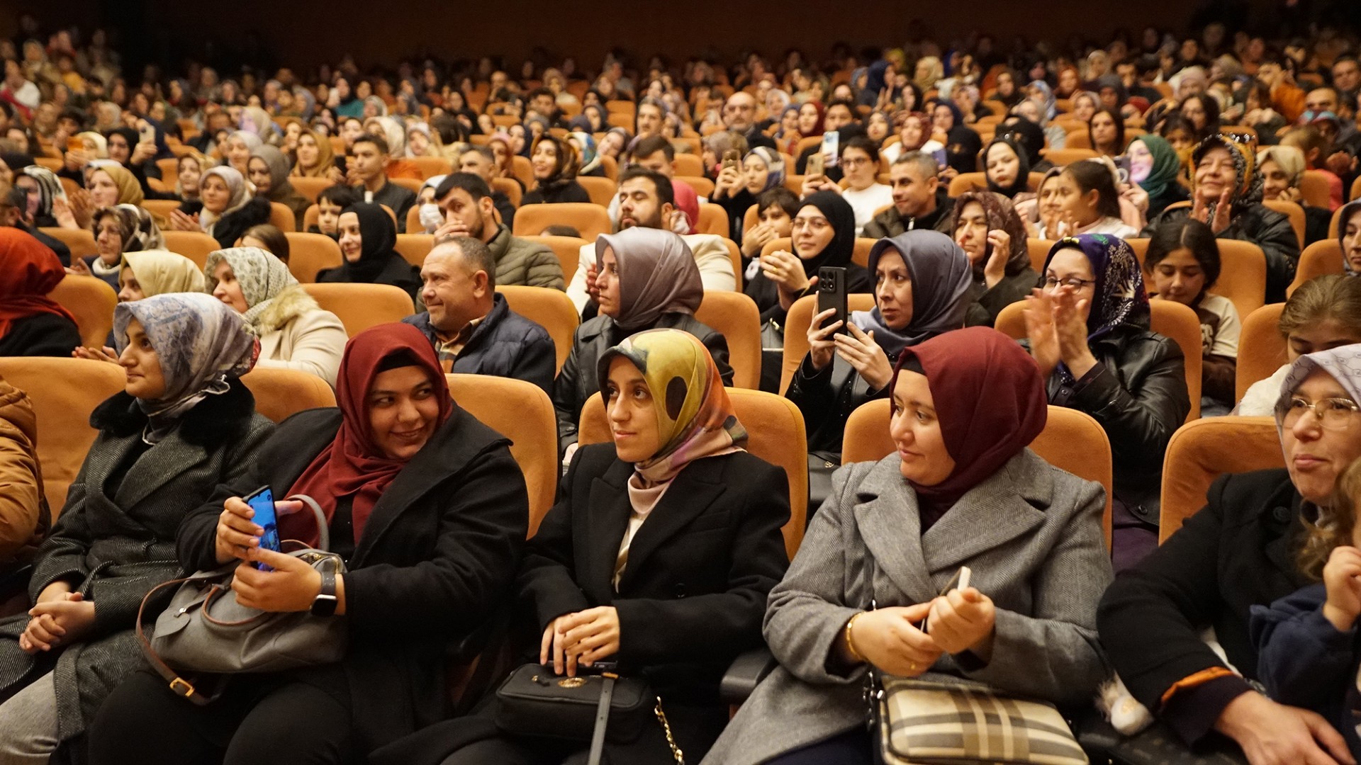Dursun Ali Erzincanlı, Naat ve Şiirleriyle Gönüllere Seslendi