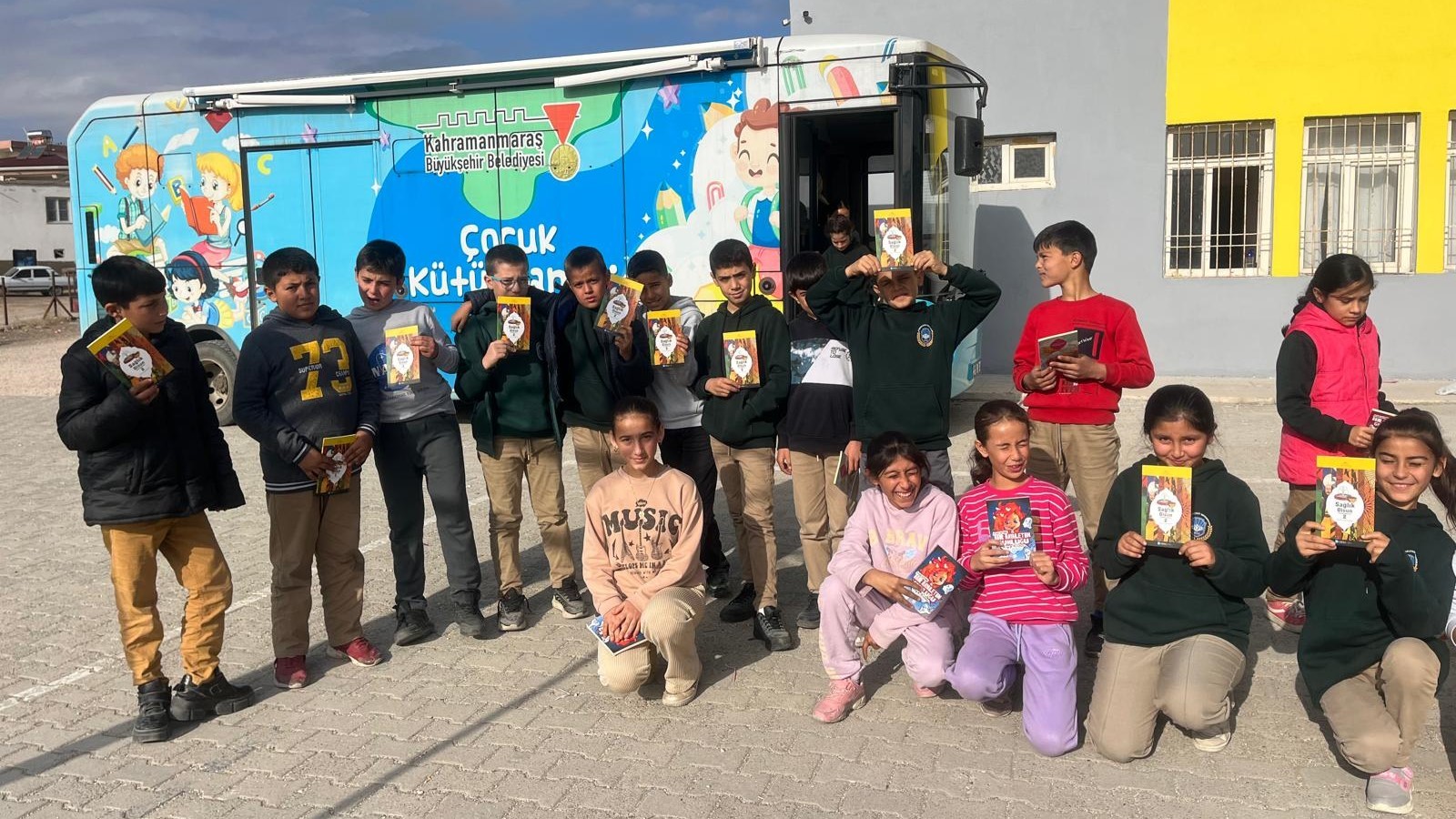 Mobil Kütüphane ile Kitapların Büyülü Dünyası Kırsala Taşındı