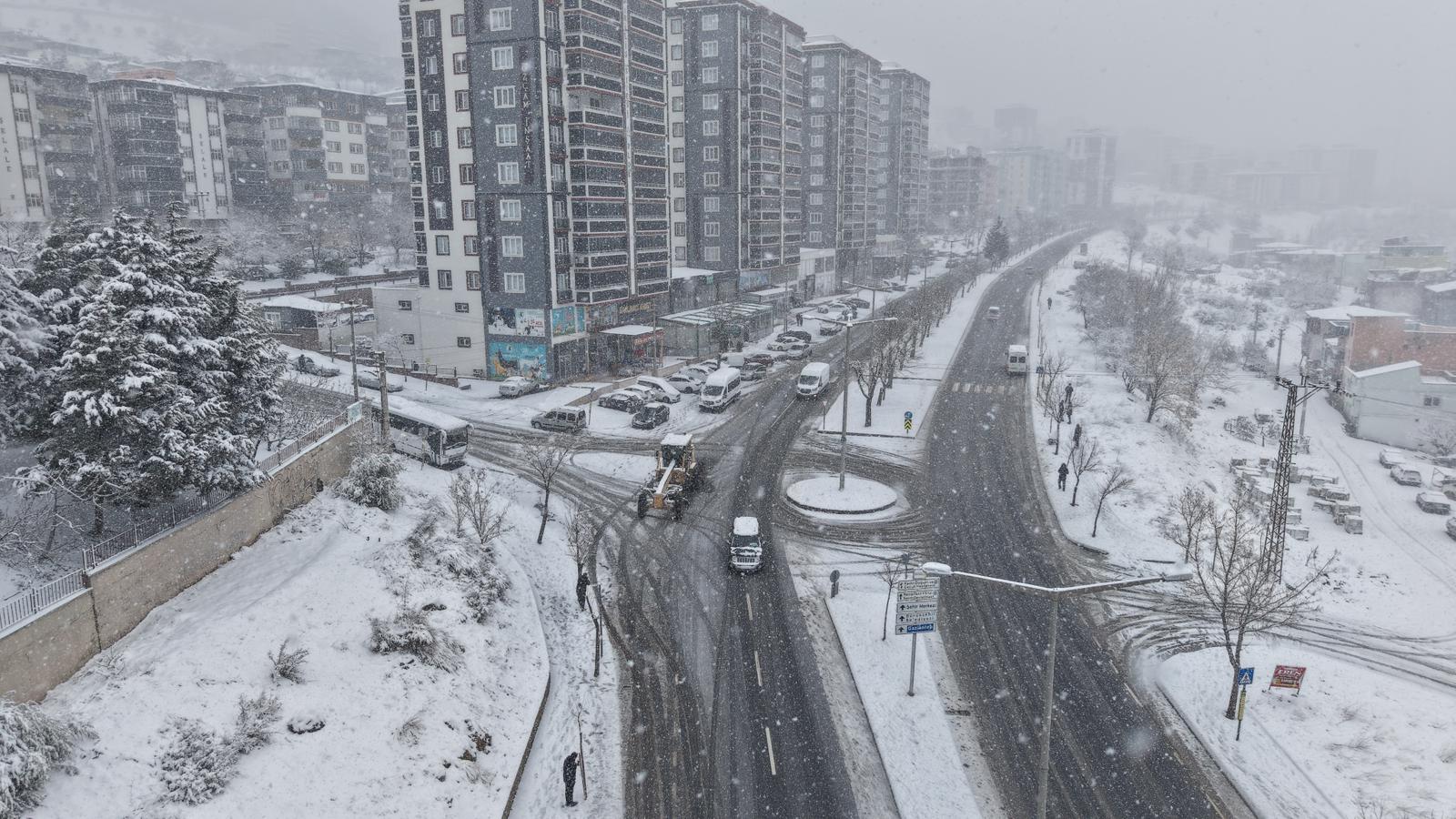 Kar Yağışı Sonrası Arterlere Anında Müdahale
