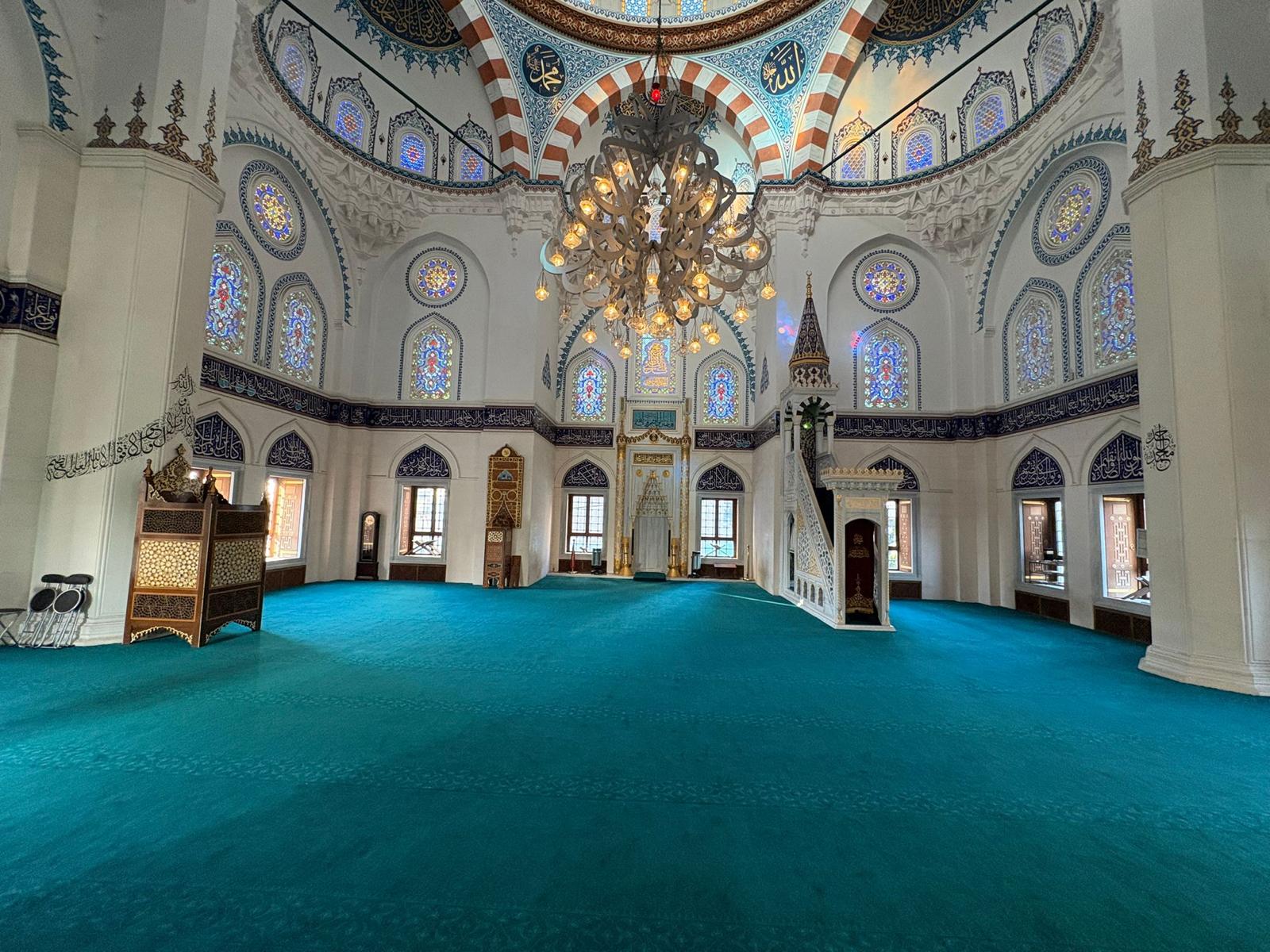 Japonya’daki Tokyo Camii’nin Halıları Manisa Demirci’den