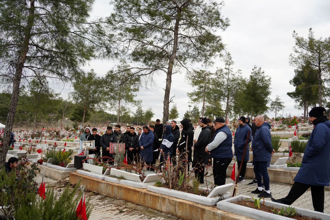 İstiklalspor Deprem Şehitlerini Dualarla Andı