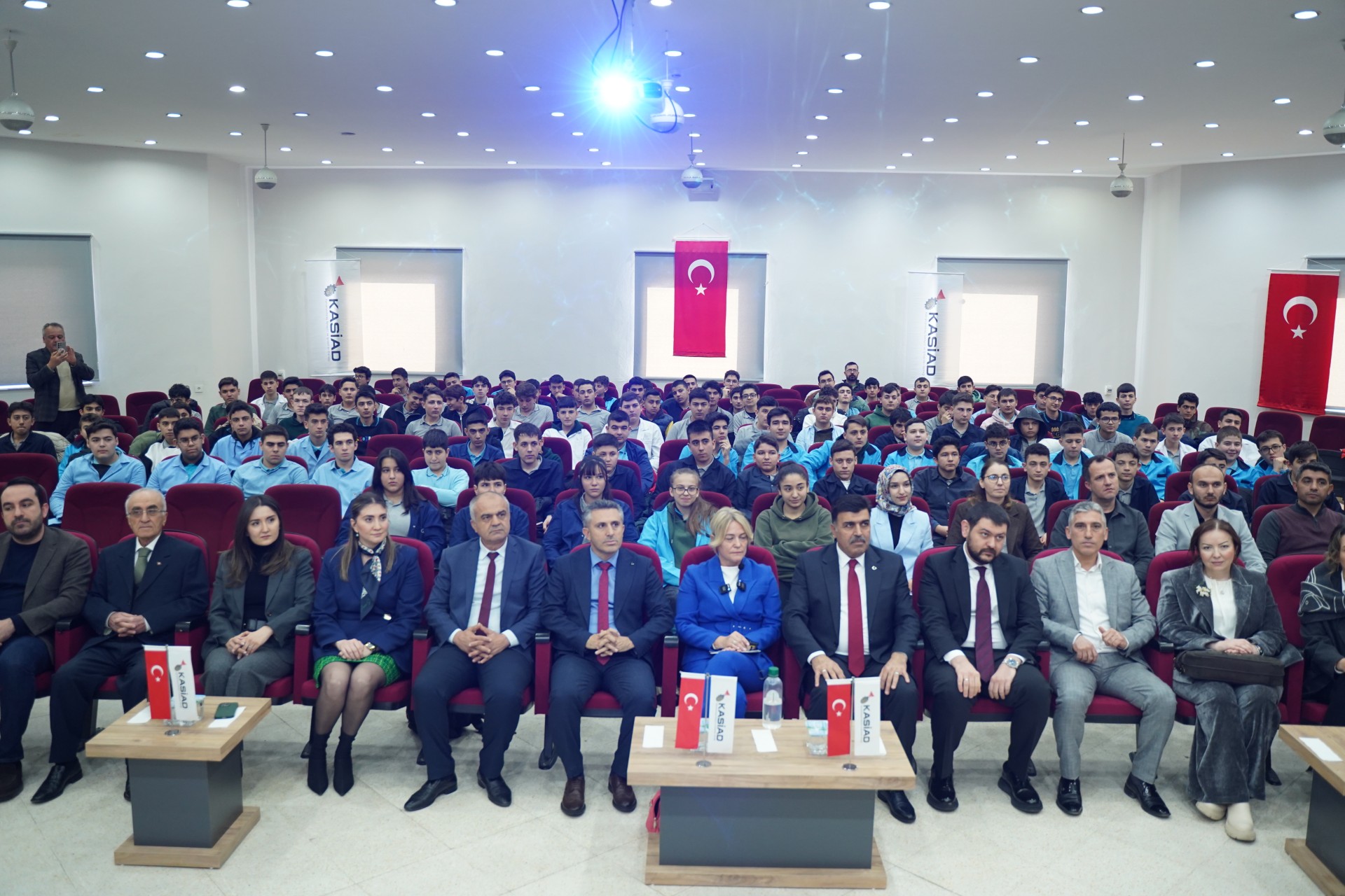 “İklim Değişikliği ve Geleceğin Meslekleri” Söyleşisi Gençlerle Buluştu