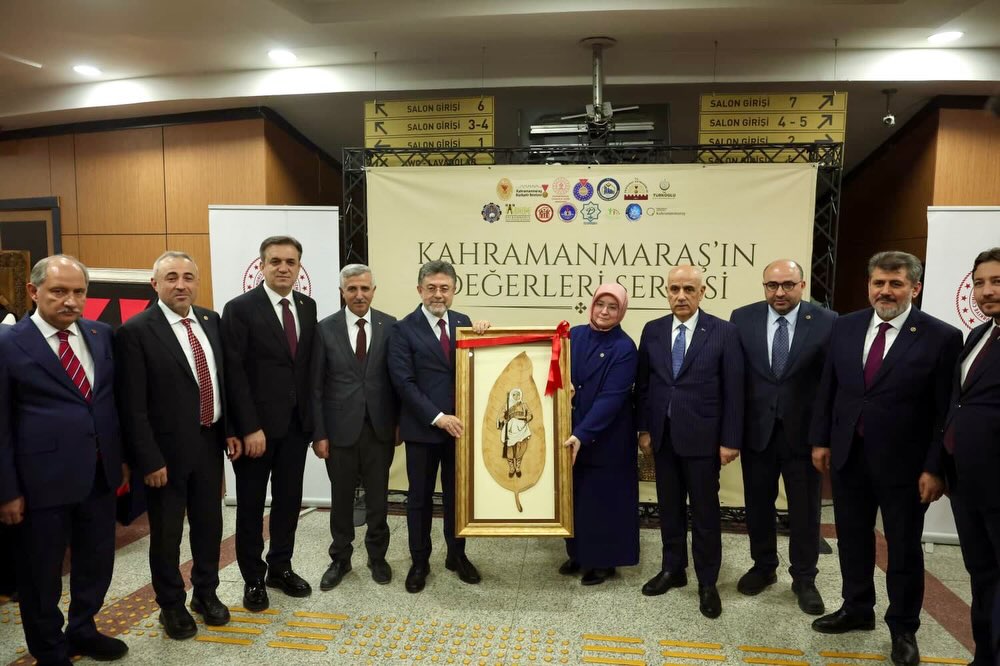 Kahramanmaraş Büyükşehir Belediye Başkanı Fırat Görgel, Tarım ve Orman Bakanı İbrahim Yumaklı’yı makamında ağırladı.