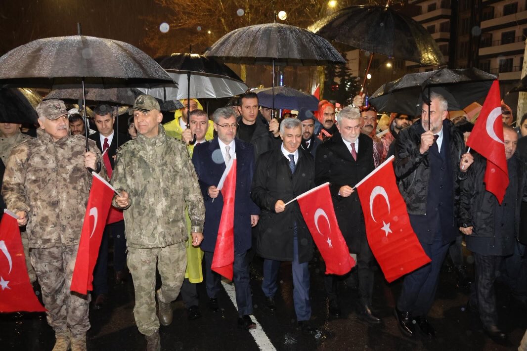 12 Şubat Kurtuluş Bayramı Aşkı Yağmur Dinlemez!