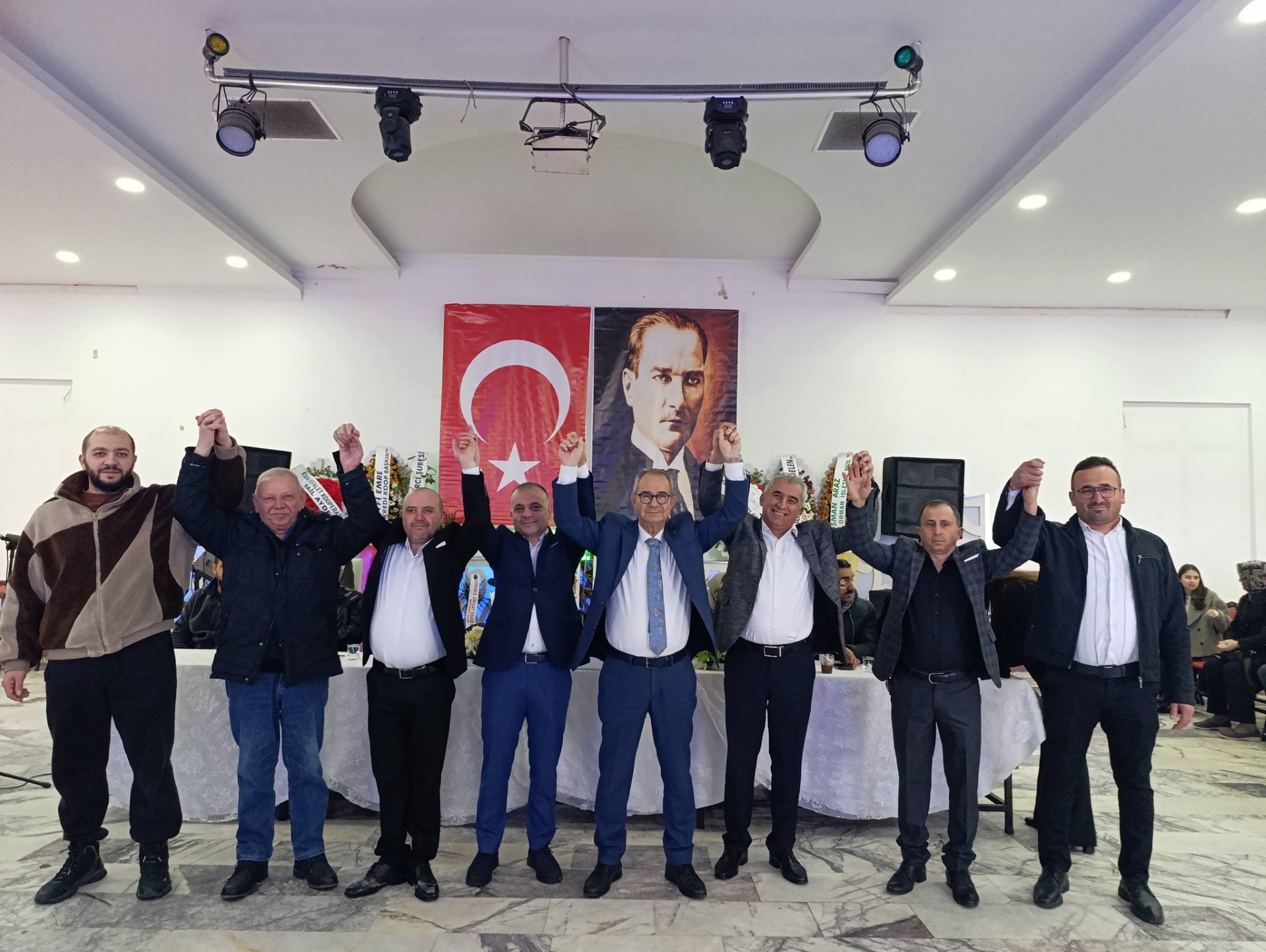 Gördes Esnaf Ve Sanatkârlar Odası’da Taner Batur Güven Tazeledi