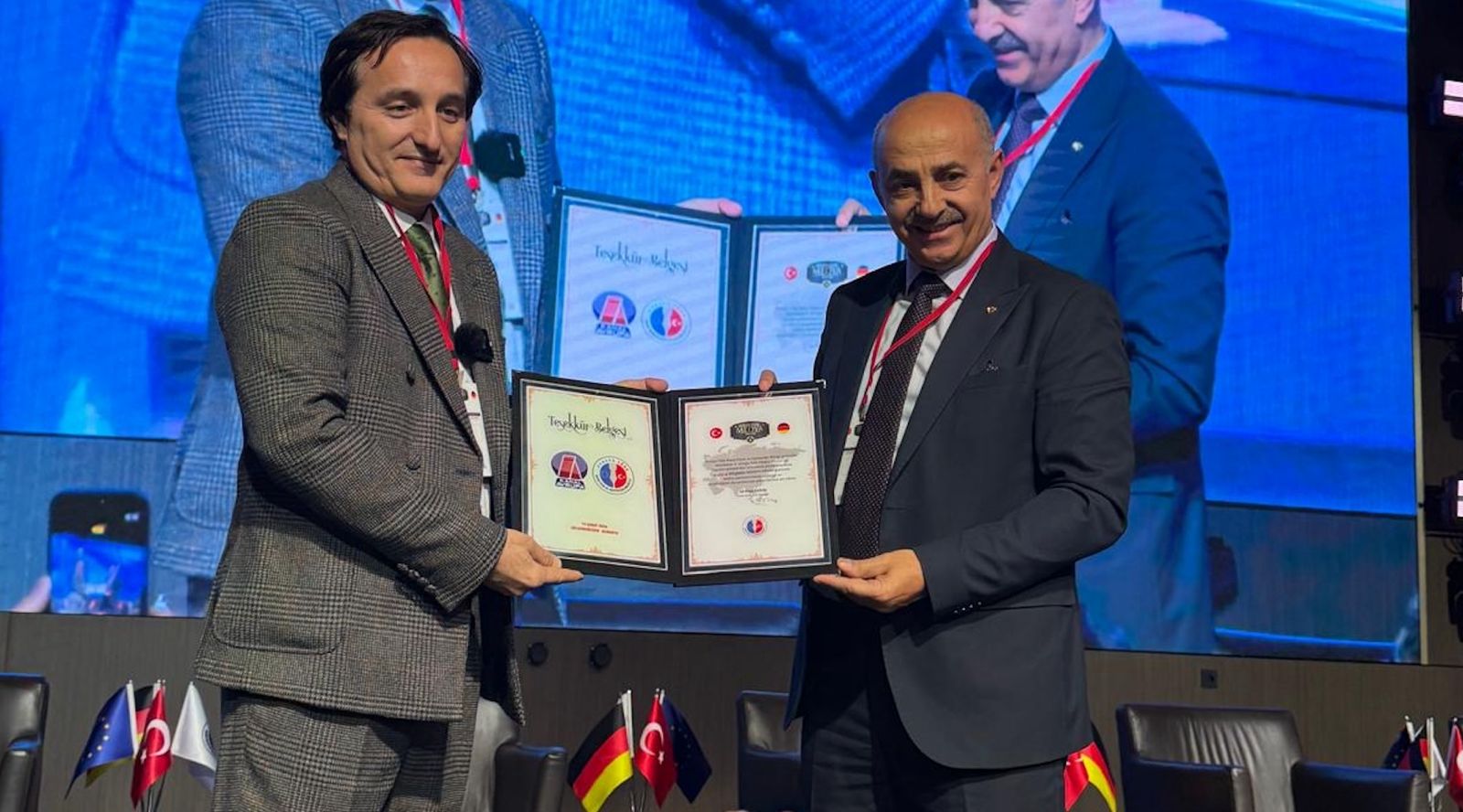 KGK Birleşik Krallık Temsilcisi Vatan Öz’e büyük onur