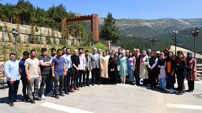 BAŞKAN GÜNGÖR: “GENÇLERİMİZİN DAİMA YANINDAYIZ”